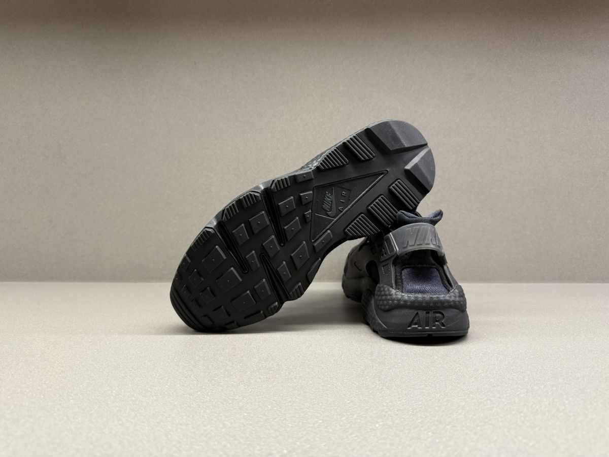 Nike Nike Air Huarache Triple Black 2021 Size US 5 / EU 37 - 8 Thumbnail
