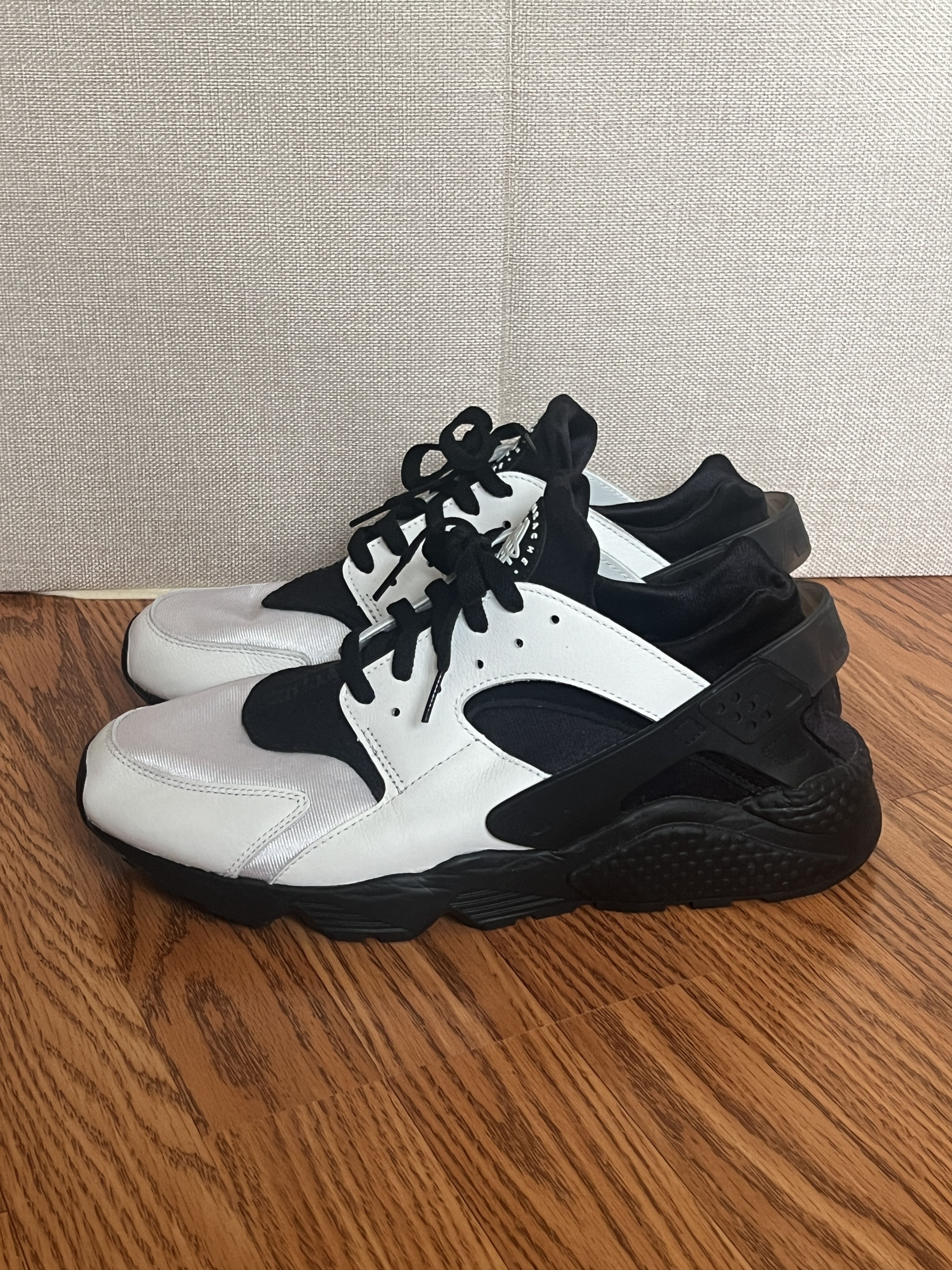 Nike NIKE AIR HUARACHE WHITE BLACK MENS SIZE 12 Size US 12 / EU 45 - 4 Thumbnail