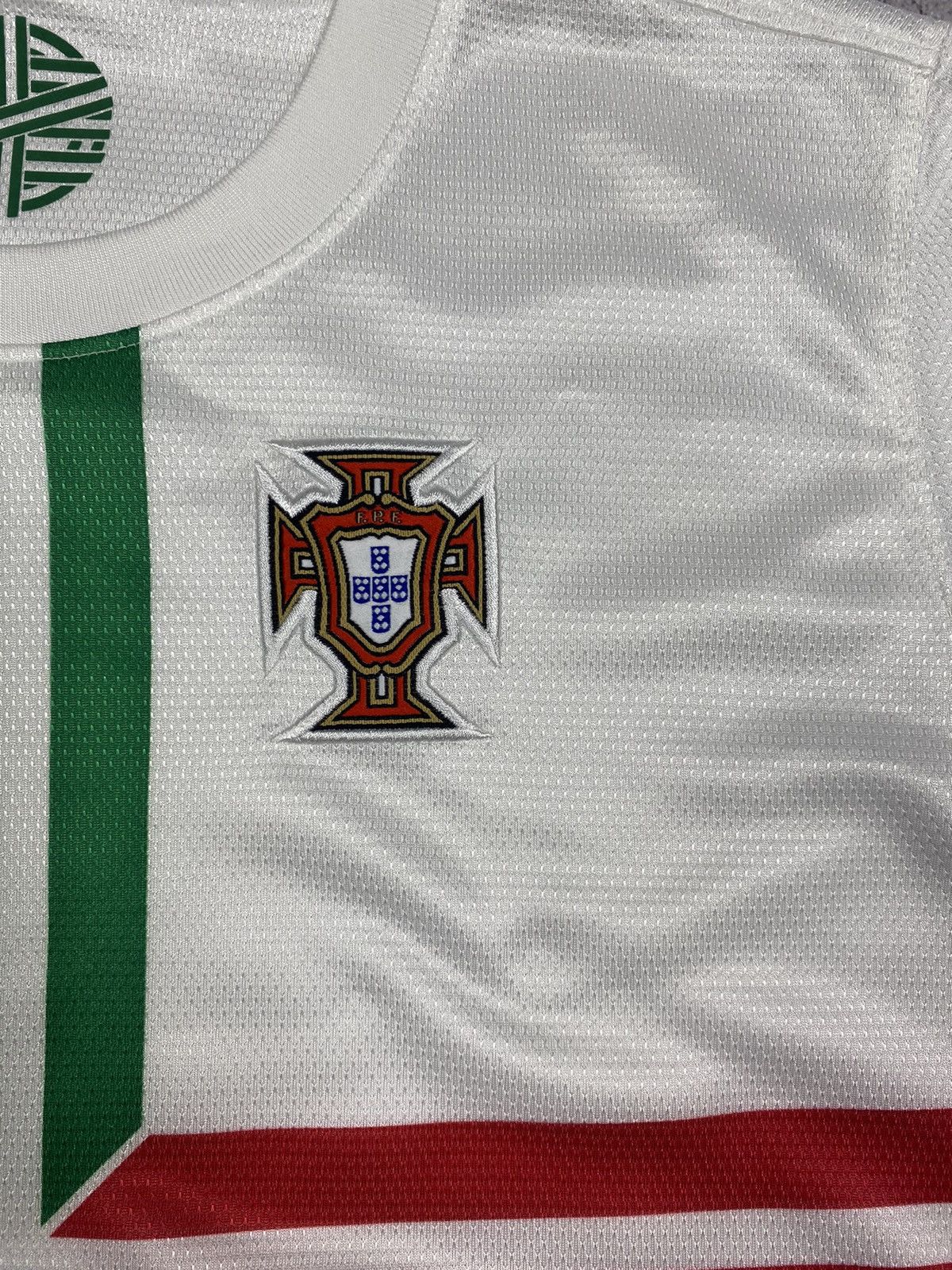 Nike Nike Portugal 2012-2013 Away Football Soccer Jersey Tee Kids Size US S / EU 44-46 / 1 - 9 Thumbnail