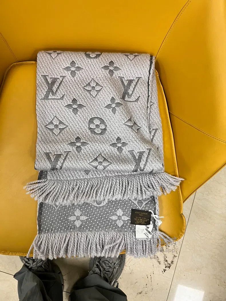 Louis Vuitton Louis Vuitton Grey wool scarf Size ONE SIZE - 1 Thumbnail