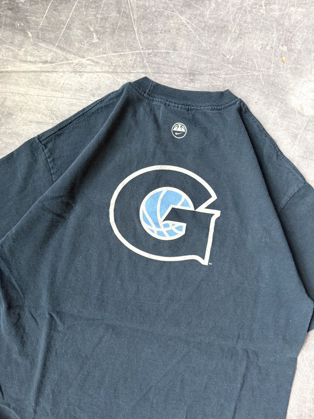 Nike Vintage Georgetown University X Nike Basketball T-Shirt (M) Size US M / EU 48-50 / 2 - 3 Thumbnail
