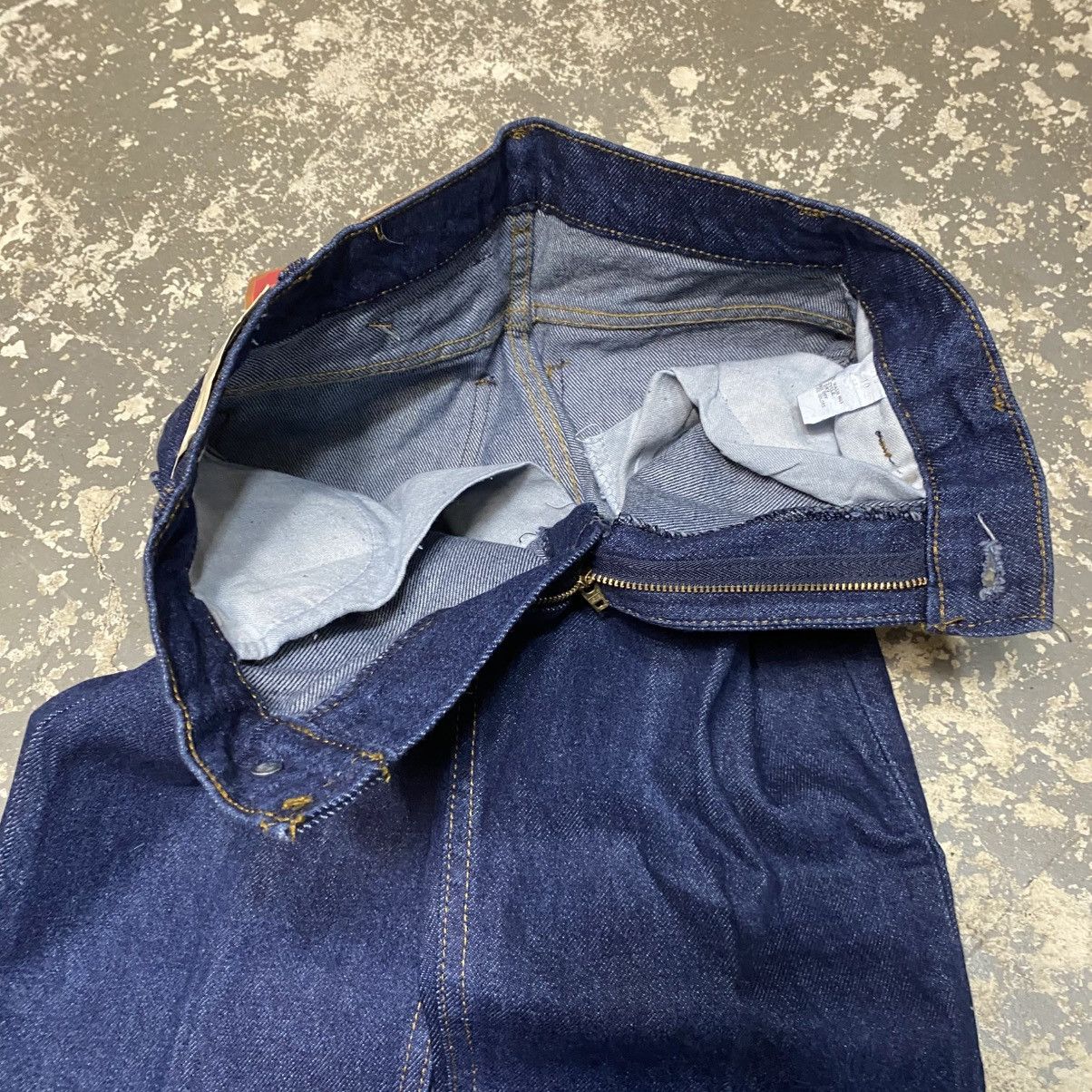Levi's × Vintage Vintage Levi’s Straight Leg 709-0216 80s Denim Jeans USA NWT Size US 27 - 9 Thumbnail