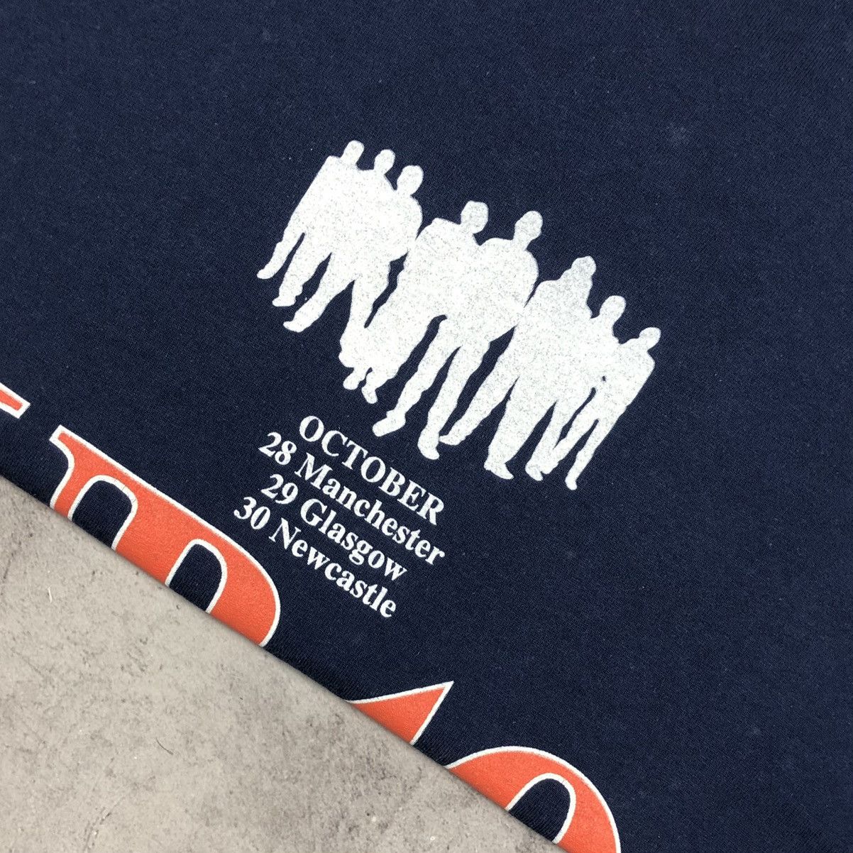 Band Tees 2001 UB40 Cover Up Tee Size US L / EU 52-54 / 3 - 19 Thumbnail