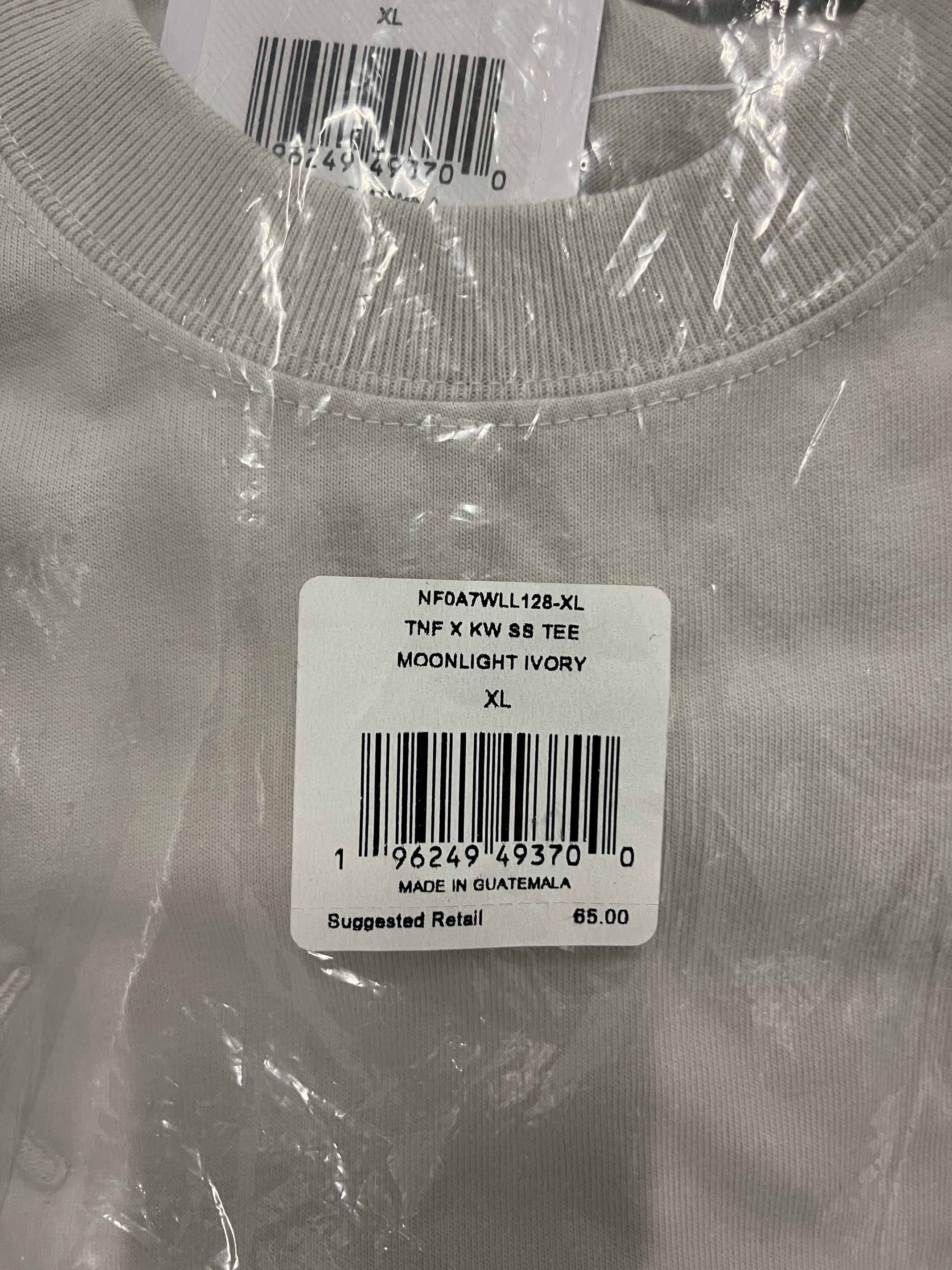 Kaws × The North Face KAWS x The North Facce t-shirt Moonlight Ivory XL Size US XL / EU 56 / 4 - 12 Thumbnail