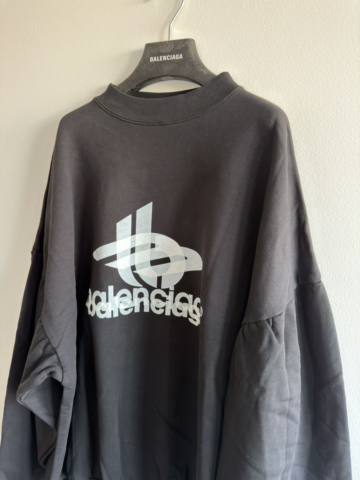 Balenciaga *RARE* BALENCIAGA 3B SPORT LOGO DEMNA GHOST BOXY CREWNECK Size US S / EU 44-46 / 1 - 2 Thumbnail
