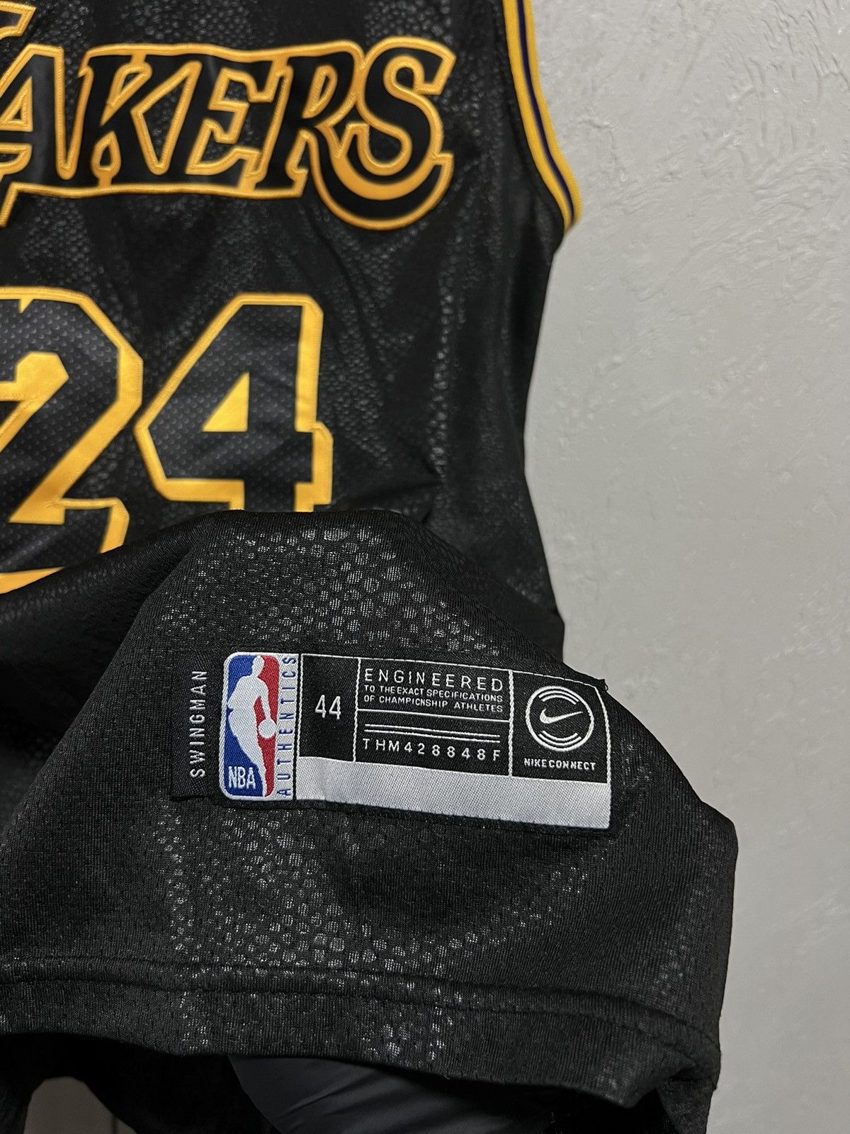 NBA LA LAKERS KOBE BRYANT BLACK BLACK CITY EDITION JERSEY Size US S / EU 44-46 / 1 - 13 Thumbnail