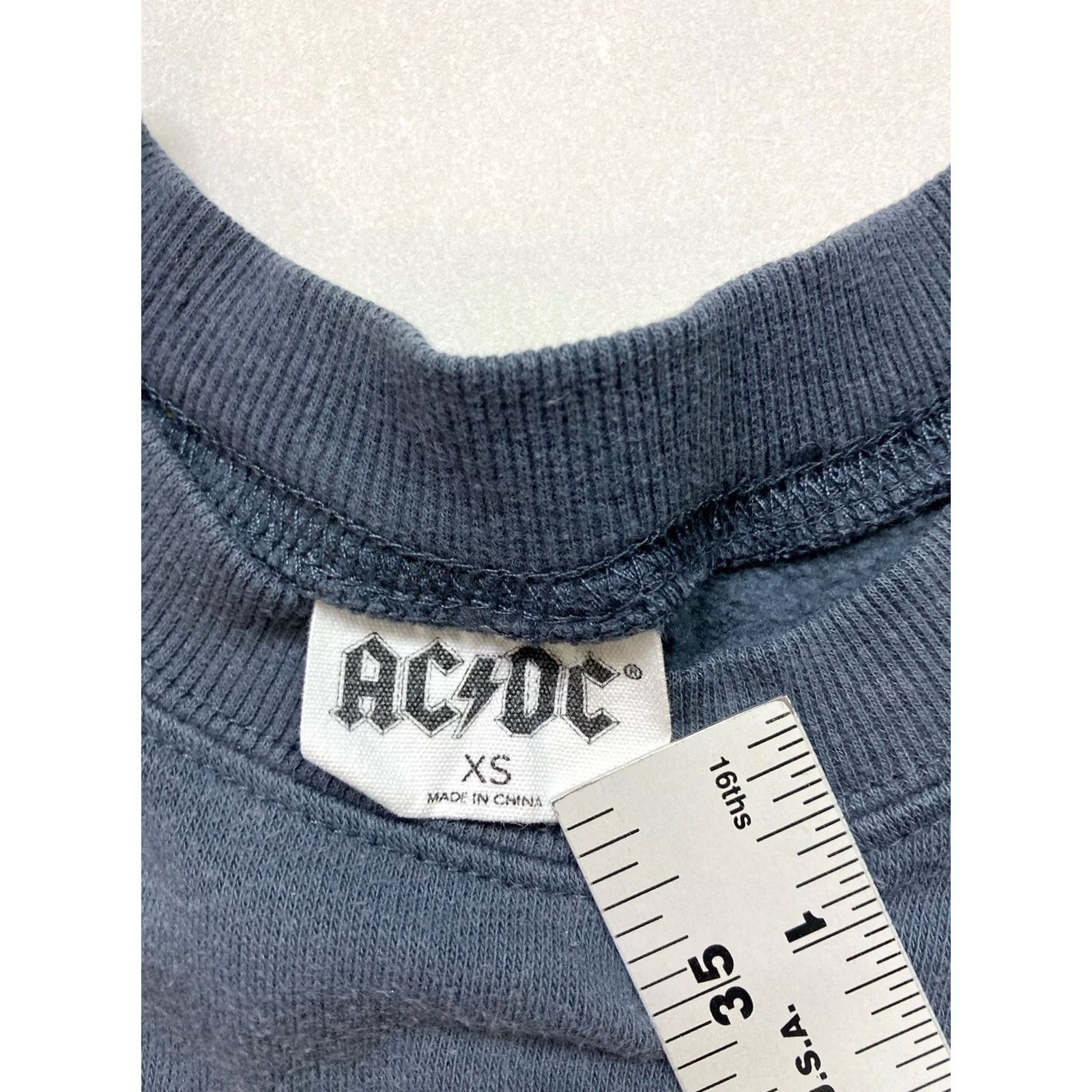 Vintage VINTAGE ACDC Back In Black Lightweight Crewneck Sweatshirt Women XS Blue Music Size XS / US 0-2 / IT 36-38 - 4 Thumbnail