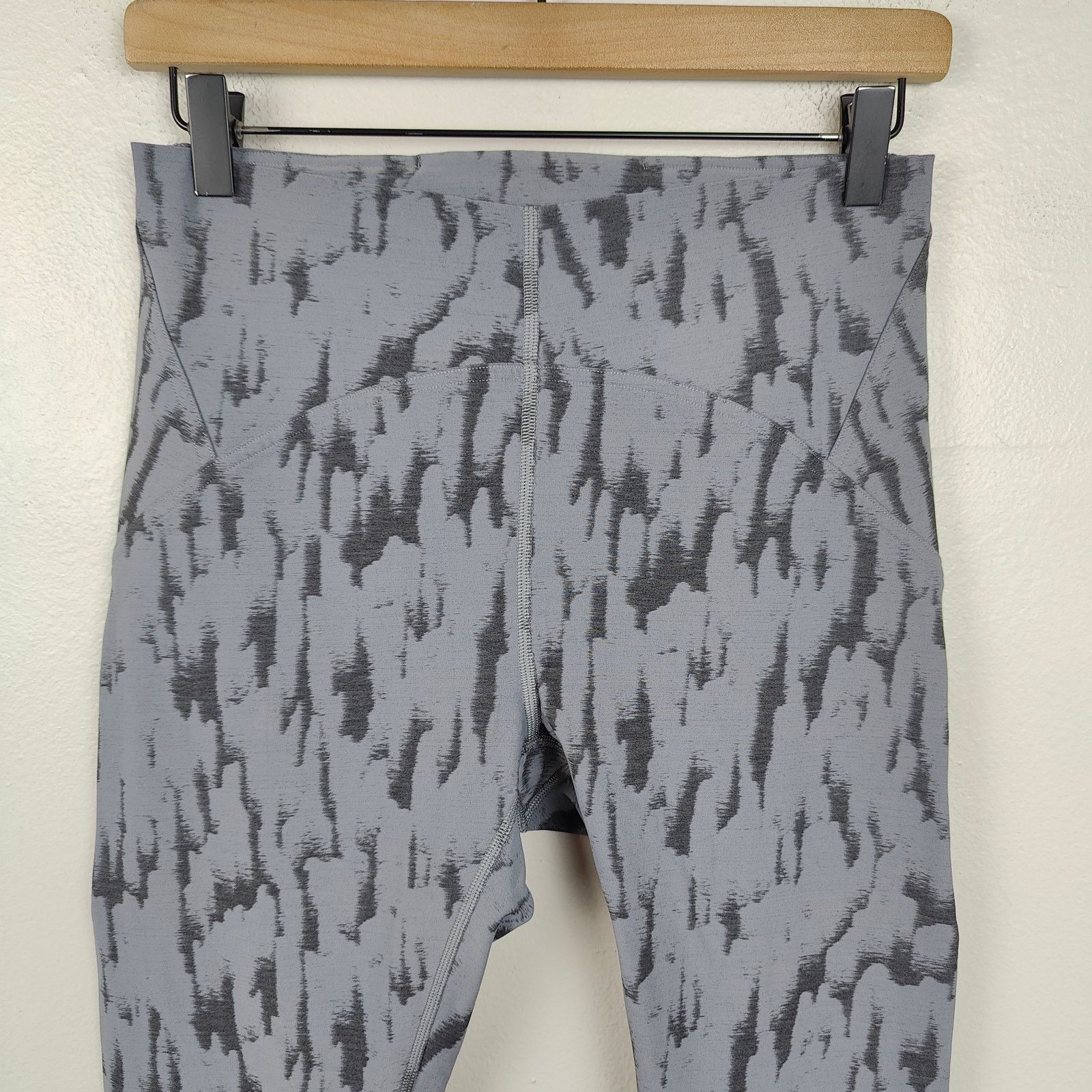 Lululemon Lululemon InStill High-Rise Tight 8 25" ThreeD Camo Jacquard Size 30" / US 8 / IT 44 - 2 Thumbnail