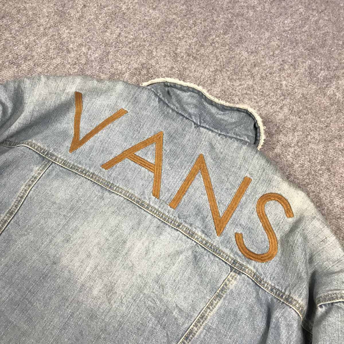 Vans VANS STREET WEAR DENIM BUTTON SHERPA CROPPED JACKET Size US M / EU 48-50 / 2 - 11 Thumbnail
