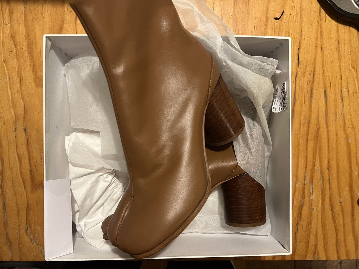 Maison Margiela Maison Margiela Tabi Brown Size US 7 / IT 37 - 1 Thumbnail