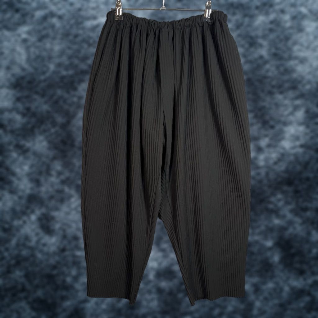 Market VINTAGE Common Market Womens Small Black Pleated Elastic Waist Pants 100% Polyester Size 28" / US 6 / IT 42 - 1 Thumbnail