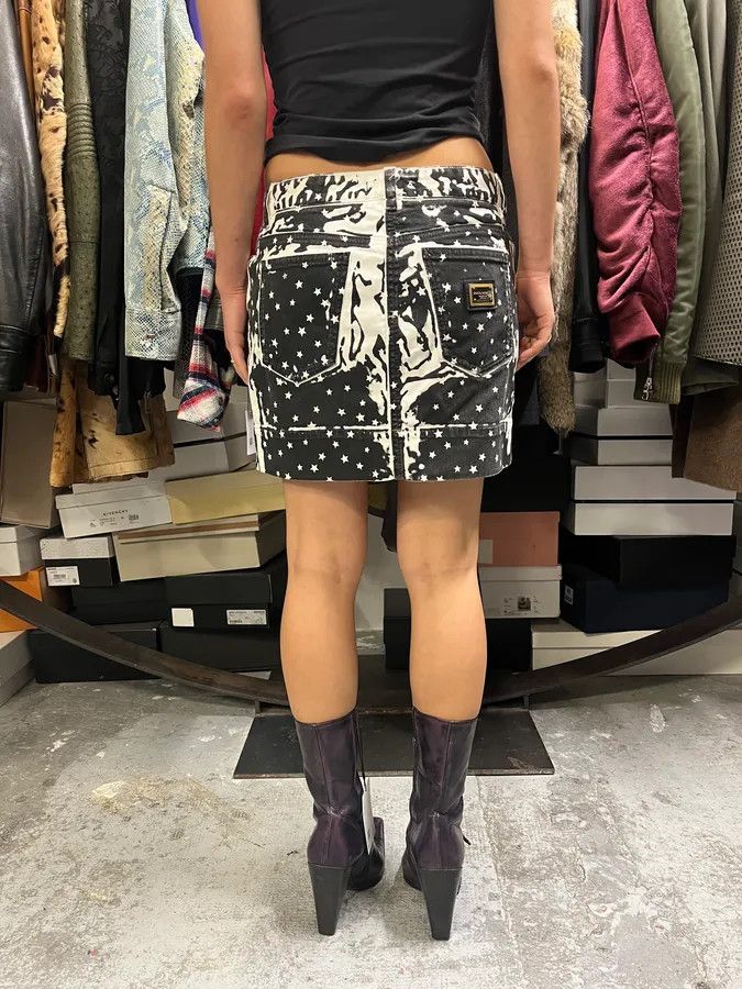 Dolce & Gabbana 2010s Dolce & Gabbana Overprint Stars Black & White Skirt Size 26" / US 2 / IT 38 - 3 Thumbnail