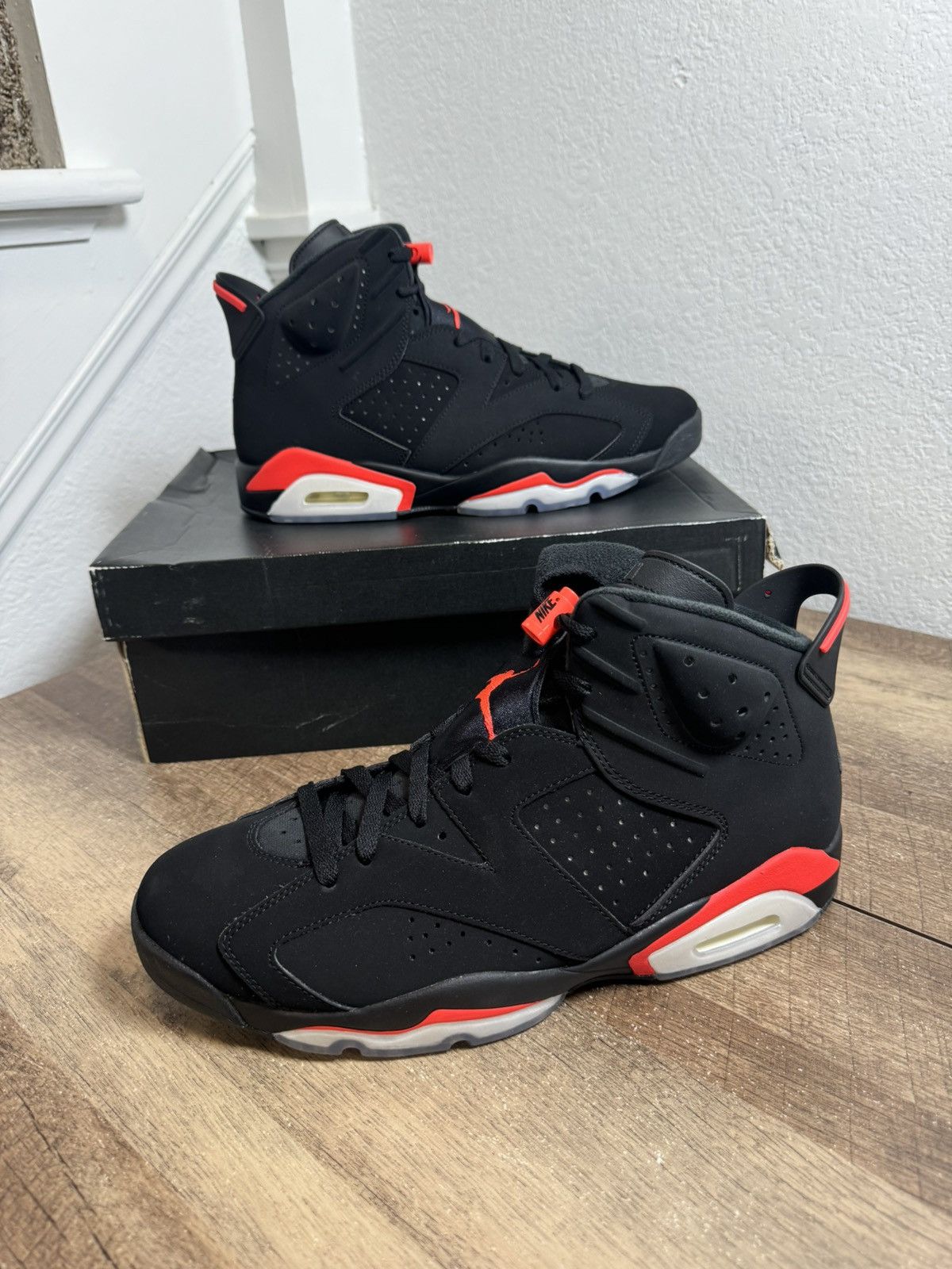 Jordan Brand Nike Air Jordan 6 Retro 2019 Black Infrared Men’s Size 11.5 Size US 11.5 / EU 44-45 - 2 Thumbnail
