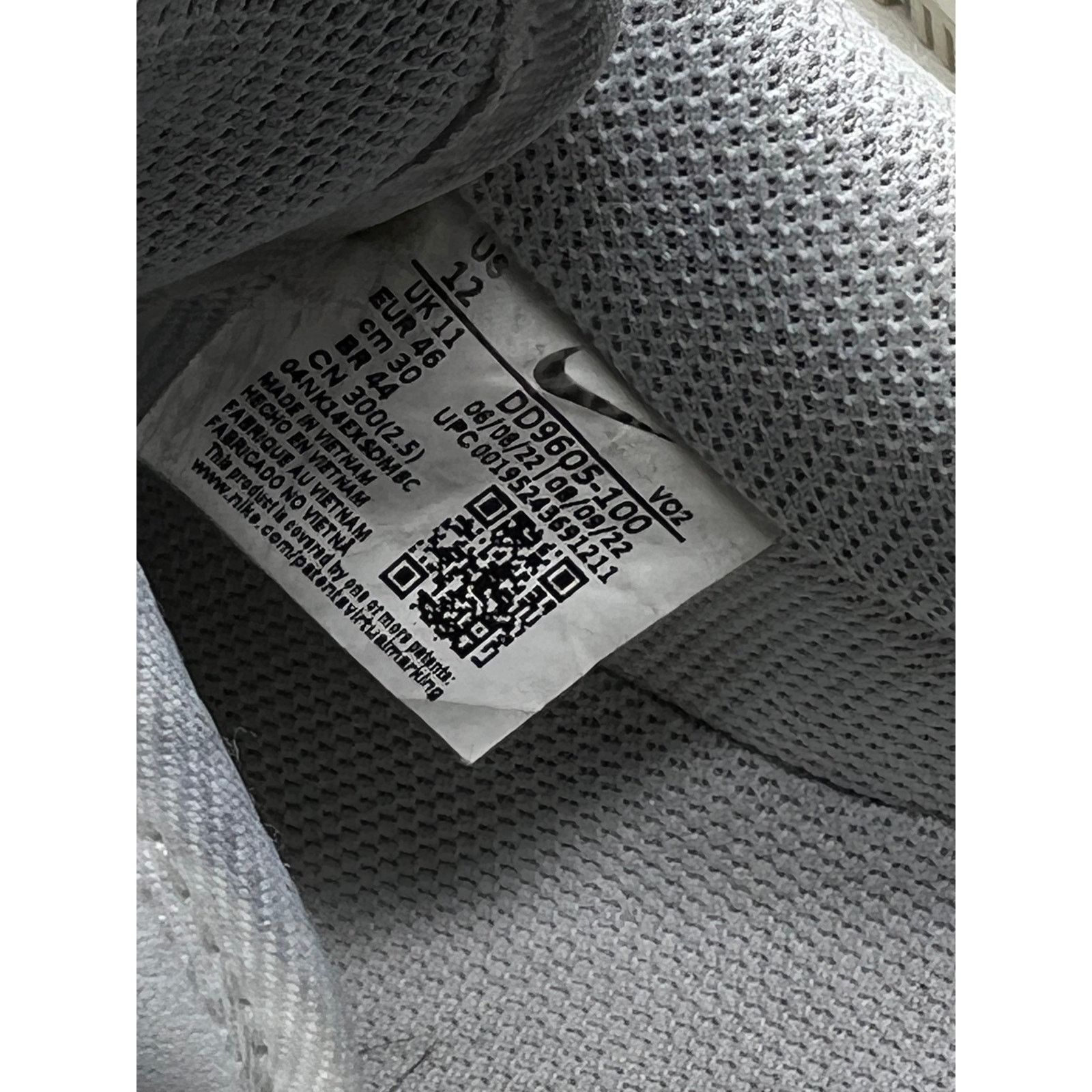 Nike Nike Air Force 1 Luxe Triple White Mens 12 Size US 12 / EU 45 - 7 Thumbnail