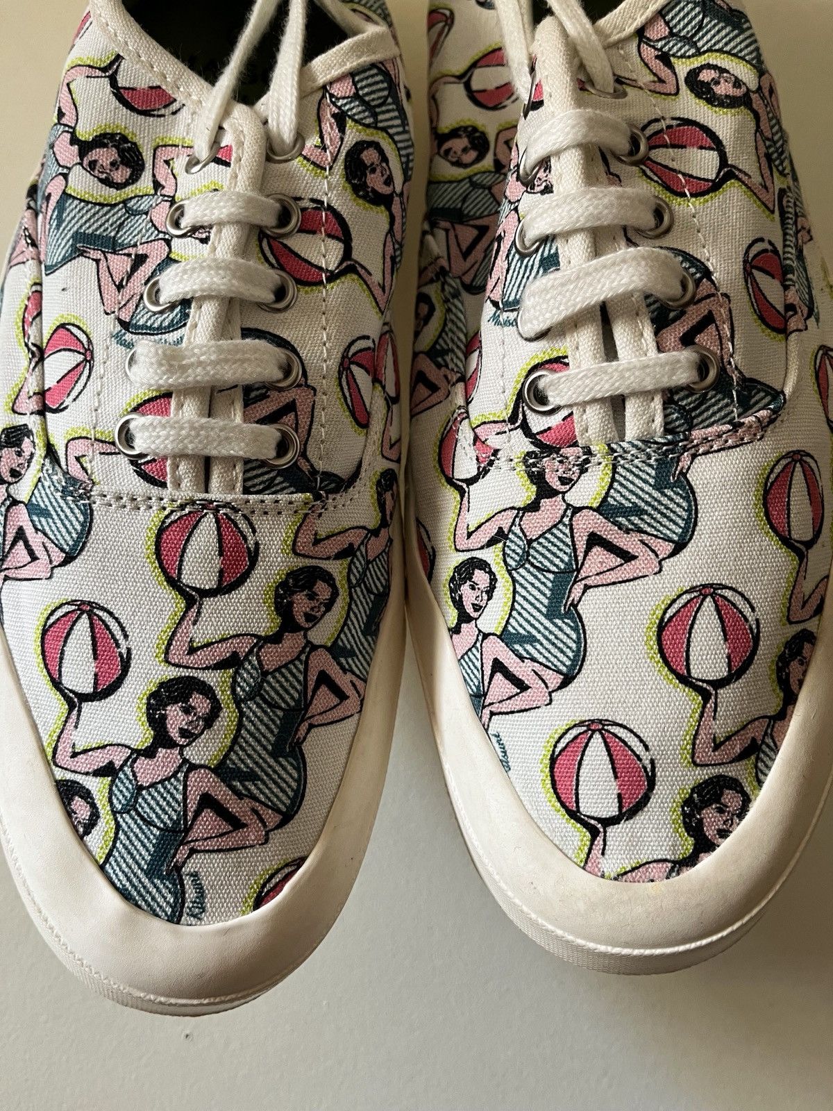 Maison Kitsune maison kitsune “Tenis dancing girls” canvas shoes Size US 10.5 / EU 43-44 - 2 Thumbnail