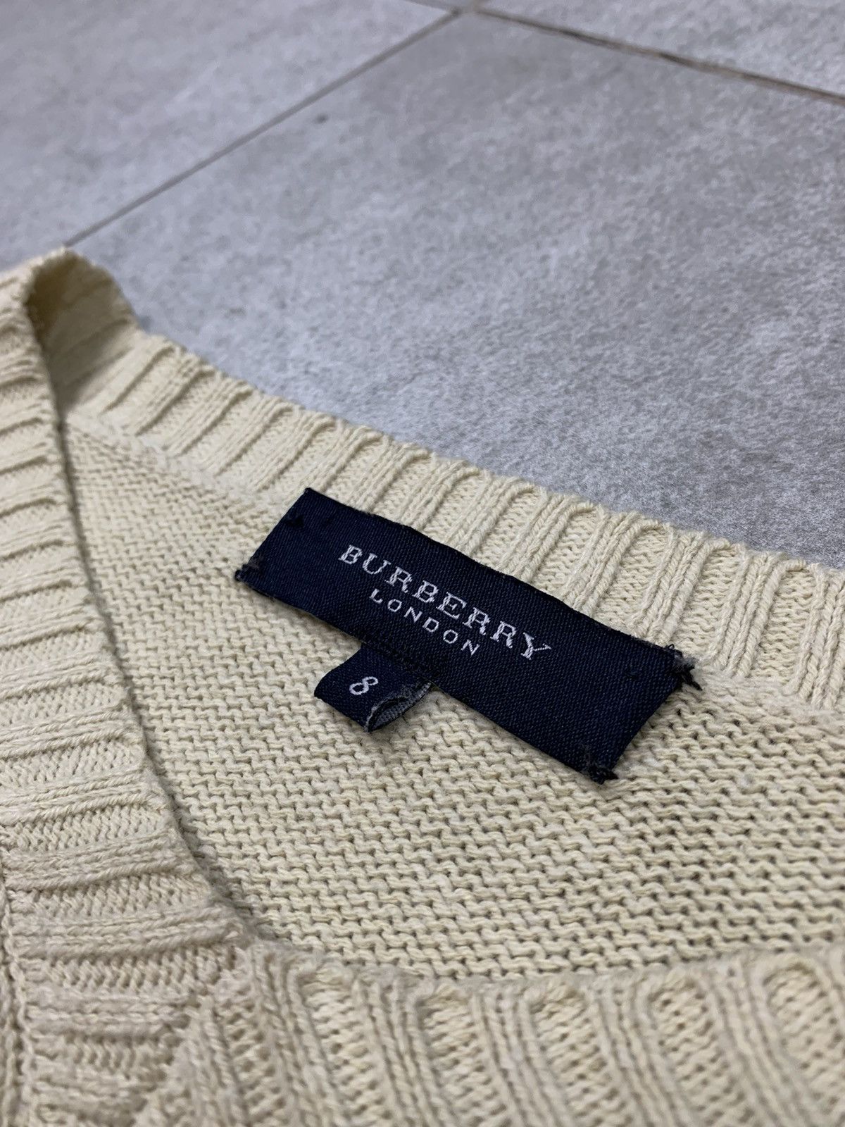 Burberry Y2k Vintage 00s Burberry beige / navy striped V-neck sweater Size US XL / EU 56 / 4 - 3 Thumbnail