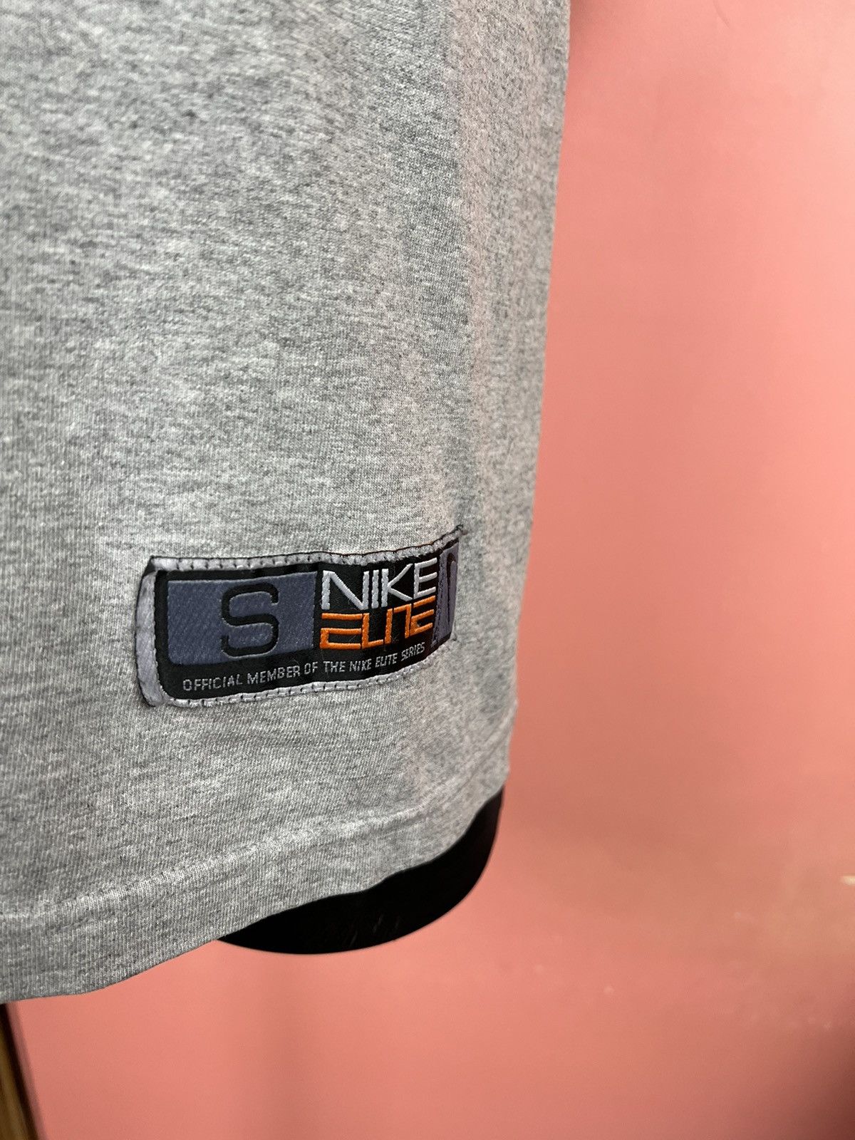 Vintage Nike vintage basketball uconn rare tee shirt sale Size US S / EU 44-46 / 1 - 8 Thumbnail