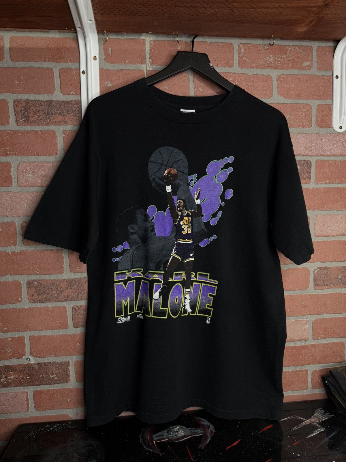 Vintage Vintage 90’s Utah Jazz Karl Malone T-Shirt Size Medium Size US M / EU 48-50 / 2 - 1 Thumbnail
