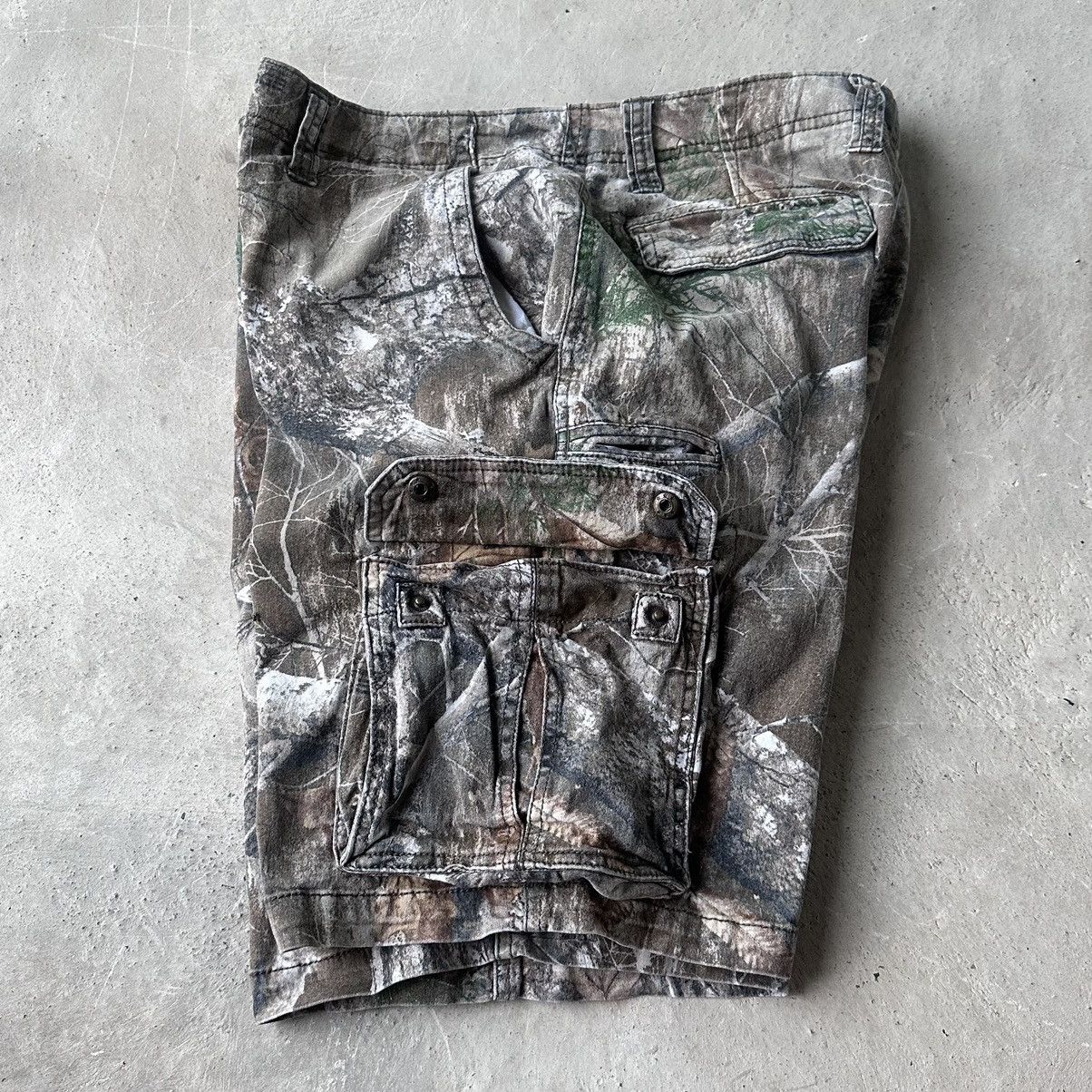 Carhartt × Realtree (36x10) Crazy Vintage Y2K Realtree Camo Shorts Size US 36 / EU 52 - 3 Thumbnail