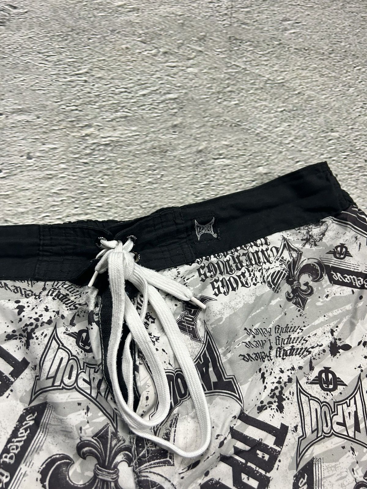 Tapout × Vintage Tapout shorts vintage full print big logo boxing white black Size US 30 / EU 46 - 2 Thumbnail