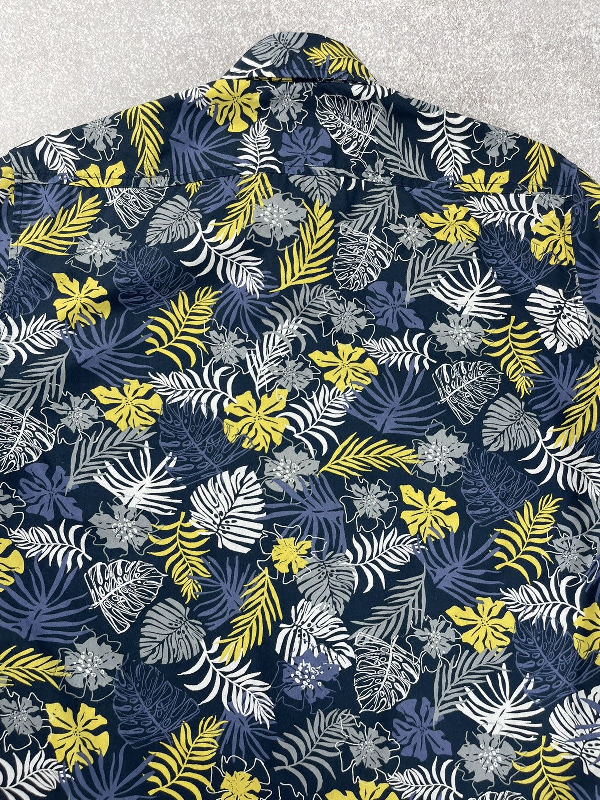 Hugo Boss Hugo Boss Rash Short Sleeve Shirt in Navy Floral Size S Size US S / EU 44-46 / 1 - 11 Thumbnail