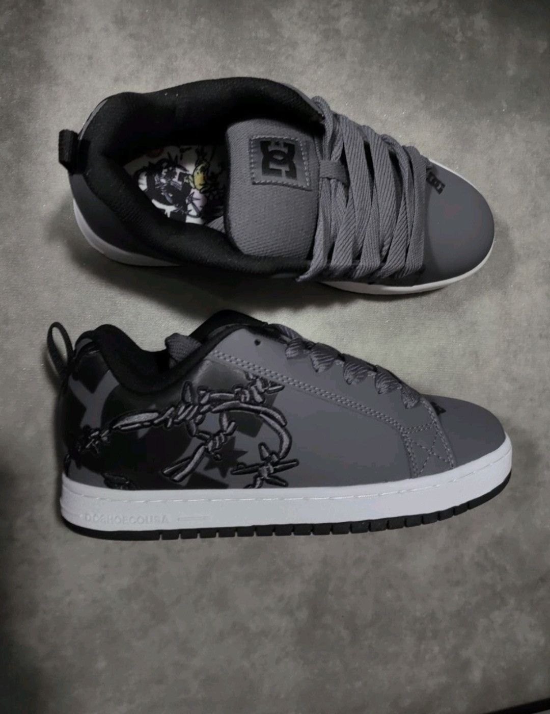 DC dc graffi grunge thron og skater shoes Size US 12 / EU 45 - 1 Thumbnail