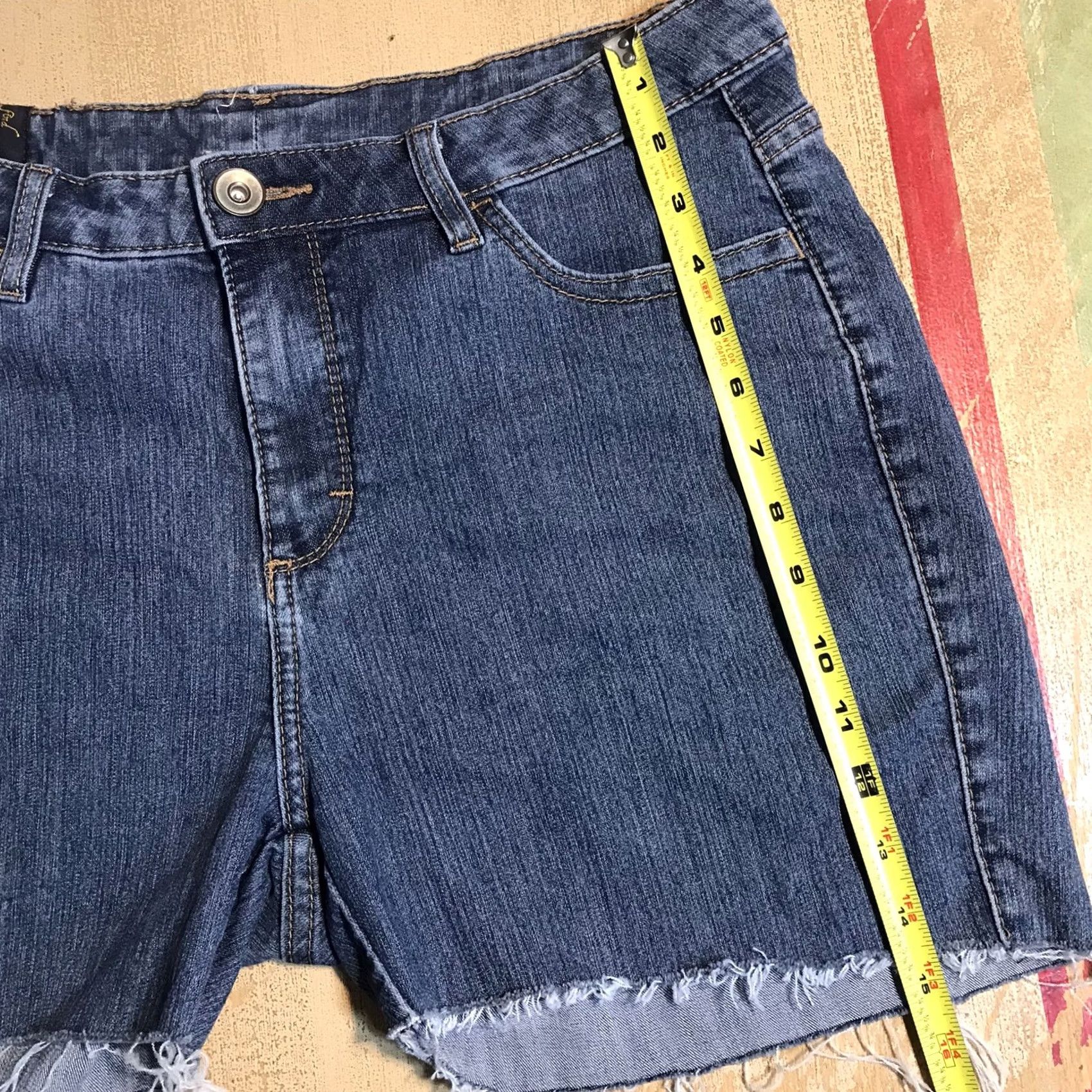 Wrangler Wrangler Aura Womens Denim Blue Cut-Off Shorts Medium Wash 14 5-Pocket Zip Regular Rise 10in Western Rodeo Mens/ Womens? Size 36" / US 14 / IT 50 - 5 Thumbnail