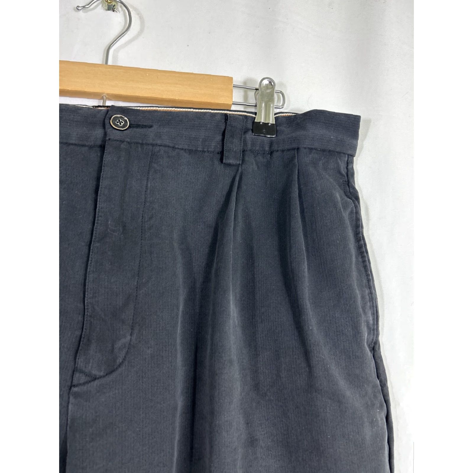 Tommy Bahama VINTAGE Tommy Bahama Chino Shorts Mens 36x9 Silk Black Beach Golf Flat Front Casual Men Shorts Black Silk 90s? Size US 36 / EU 52 - 3 Thumbnail