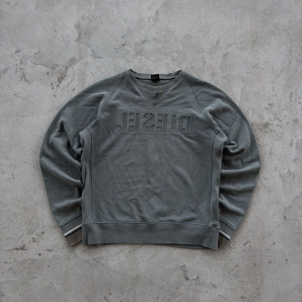 Diesel Vintage 90s Diesel Faded Crewneck Sweatshirt Size US L / EU 52-54 / 3 - 1 Thumbnail