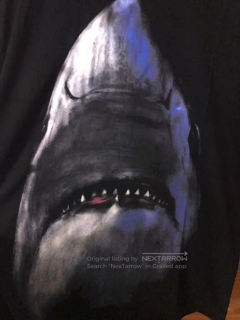 Givenchy Givenchy Short Sleeve Shark Size US S / EU 44-46 / 1 - 3 Thumbnail