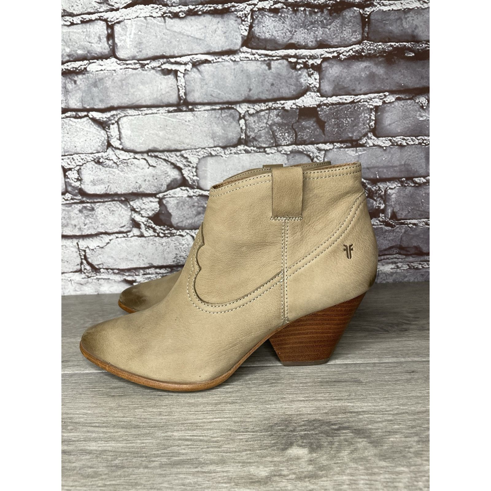Frye Frye Ash Taupe Leather Pointed Toe Western Heel Booties Wome Size US 10 / IT 40 - 6 Thumbnail
