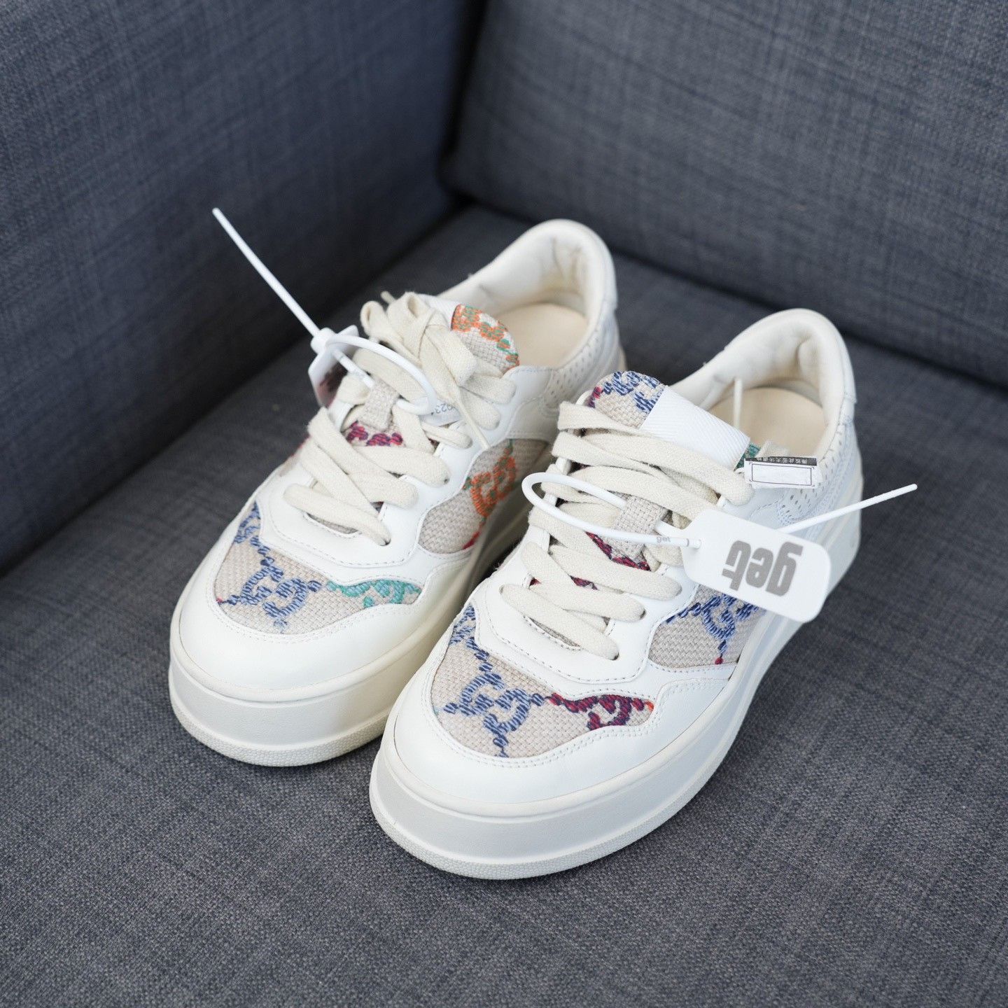 Gucci Gucci Embroidered White Lowtop Sneakers us_6-5 Women Size US 6.5 / IT 36.5 - 1 Thumbnail