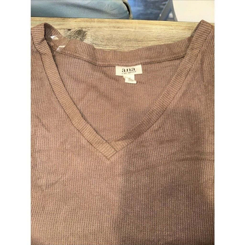 Target Basics a.n.a Womens Semi Sweet Choc Chip V-Neck Top Size 3X. 10 Size 3XL / US 20-22 - 3 Thumbnail