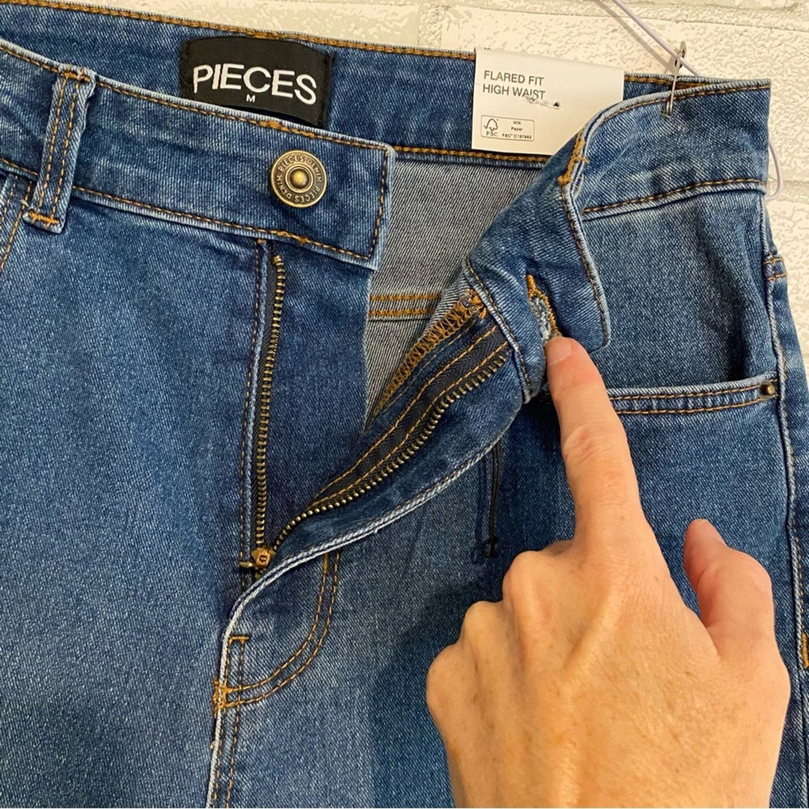 Pieces Uniques NWT $70 Pieces UK Denim Flare Fit High Waist Jeans MED NEW Size 28" / US 6 / IT 42 - 5 Thumbnail