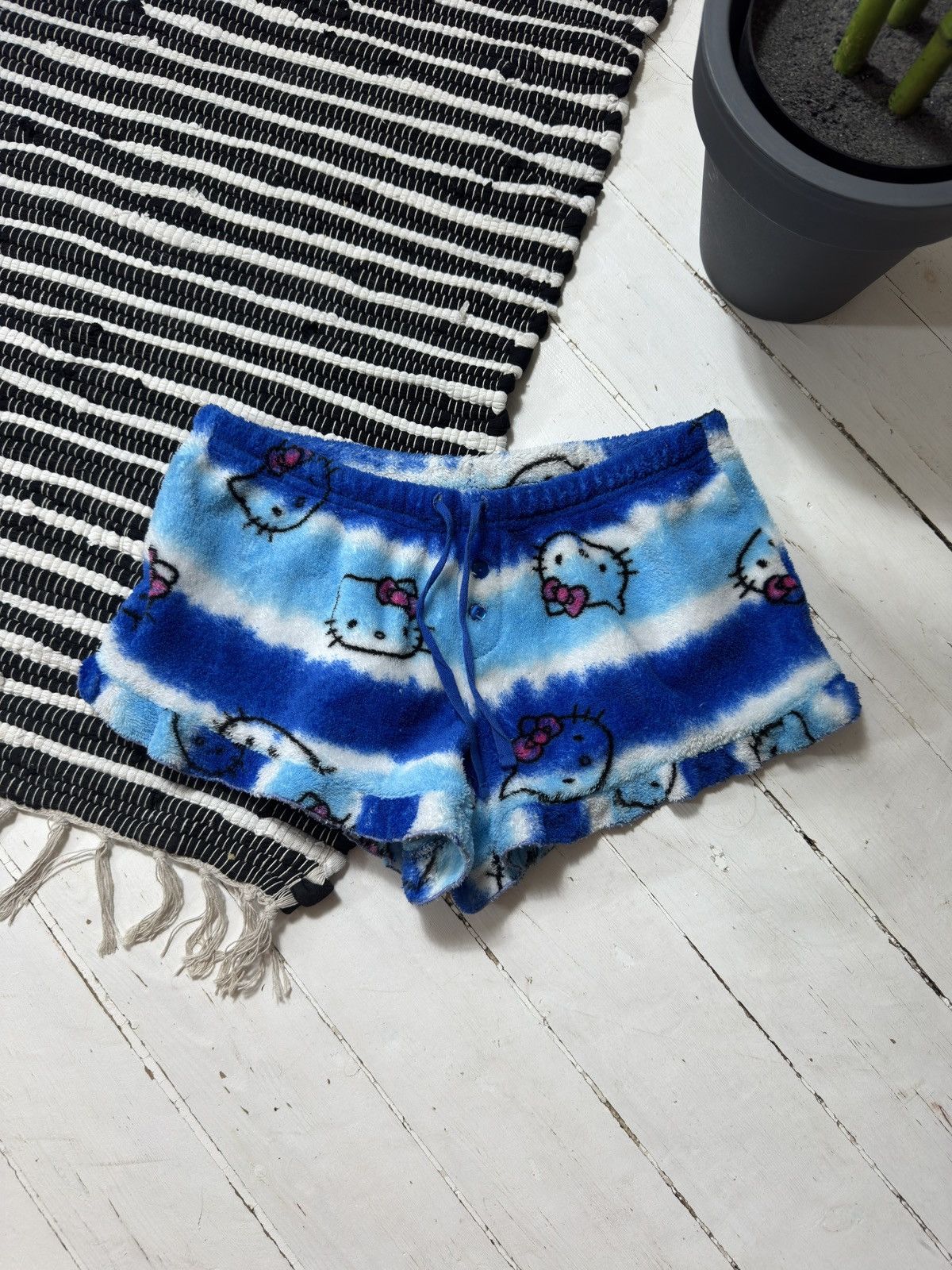 Cartoon Network HELLO KITTY PLUSH 2000s MINI SHORTS Size 28" / US 6 / IT 42 - 1 Thumbnail