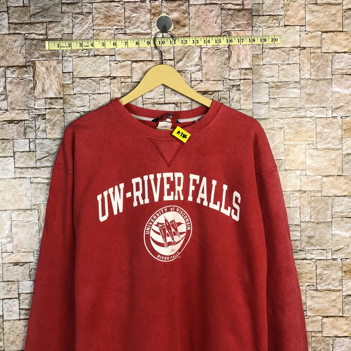 Champion Champion Uw-Riverfalls University Wisconsin Sweatshirt #A786 Size US XL / EU 56 / 4 - 2 Thumbnail