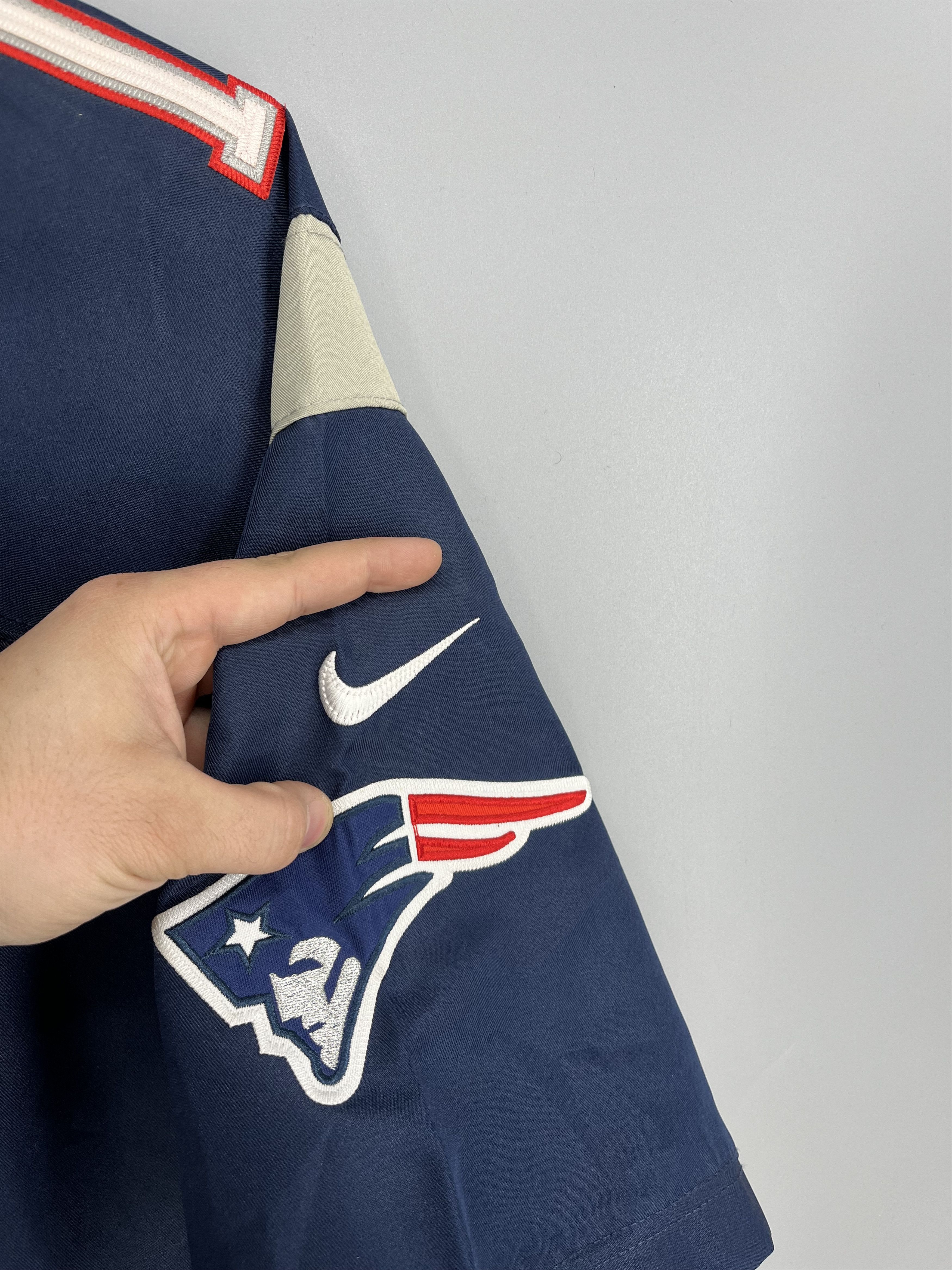 Nike #12 TOM BRADY NIKE NEW ENGLAND PATRIOTS JERSEY Size L Size US L / EU 52-54 / 3 - 6 Thumbnail