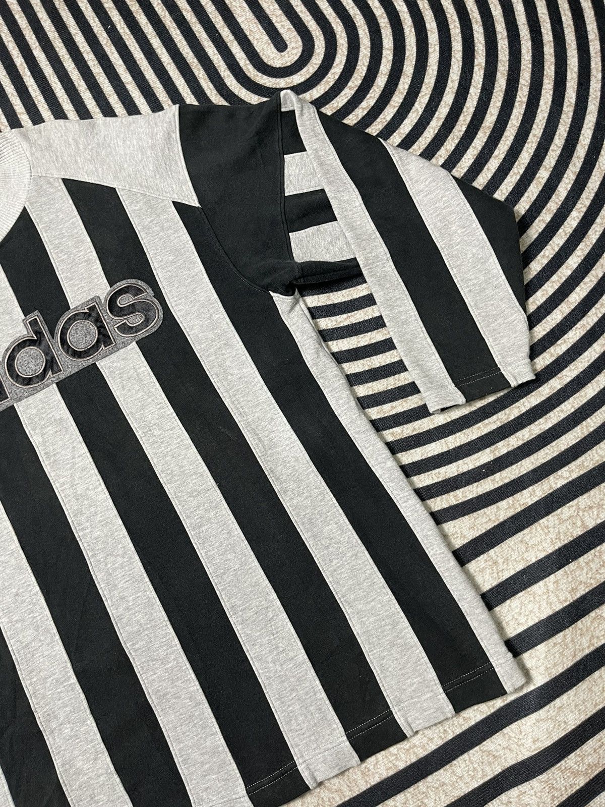 Adidas 90s ADIDAS BIG LOGO SPELLOUT STRIPES SWEATSHIRT Size US XL / EU 56 / 4 - 4 Thumbnail