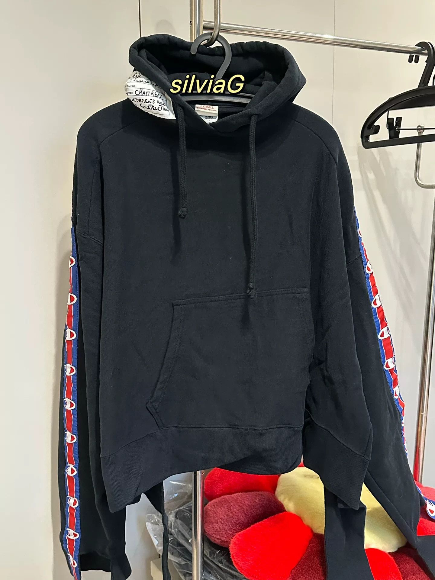 Vetements Vetements x Champion Black Hoodie Sweatshirt Size US XS / EU 42 / 0 - 1 Thumbnail