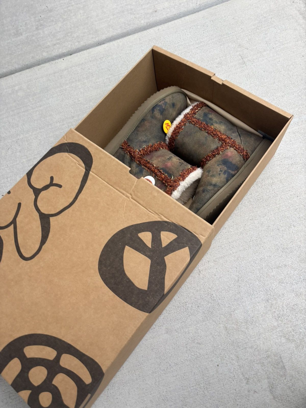 HMDD “Chanel” hmdd ugg boots with box barley worn Size US 9 / EU 42 - 2 Thumbnail