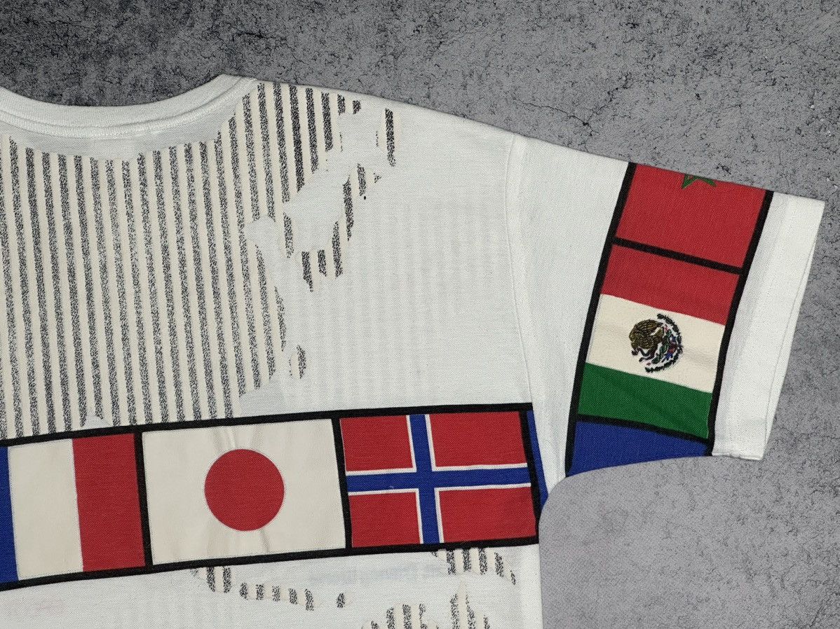 Disney Vintage 1982 Mickey Mouse Walt Disney World Epcot Flag Tee Size US M / EU 48-50 / 2 - 12 Thumbnail
