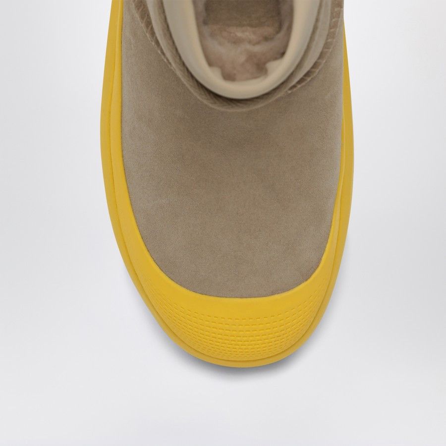 Ugg o1d2blof1025 Classic Ultra Mini Weather Hybrid Boots Mustard Size US 9 / EU 42 - 3 Thumbnail