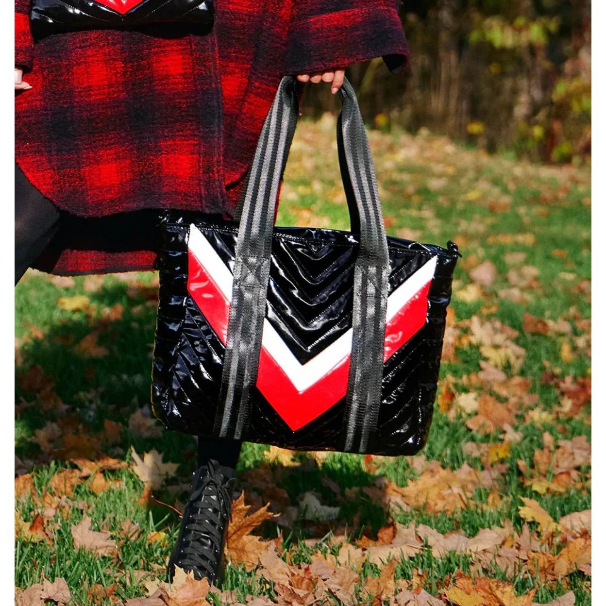 Other Think Royln Telluride Chevron Tote Quilted Puffer Black Size ONE SIZE - 7 Thumbnail
