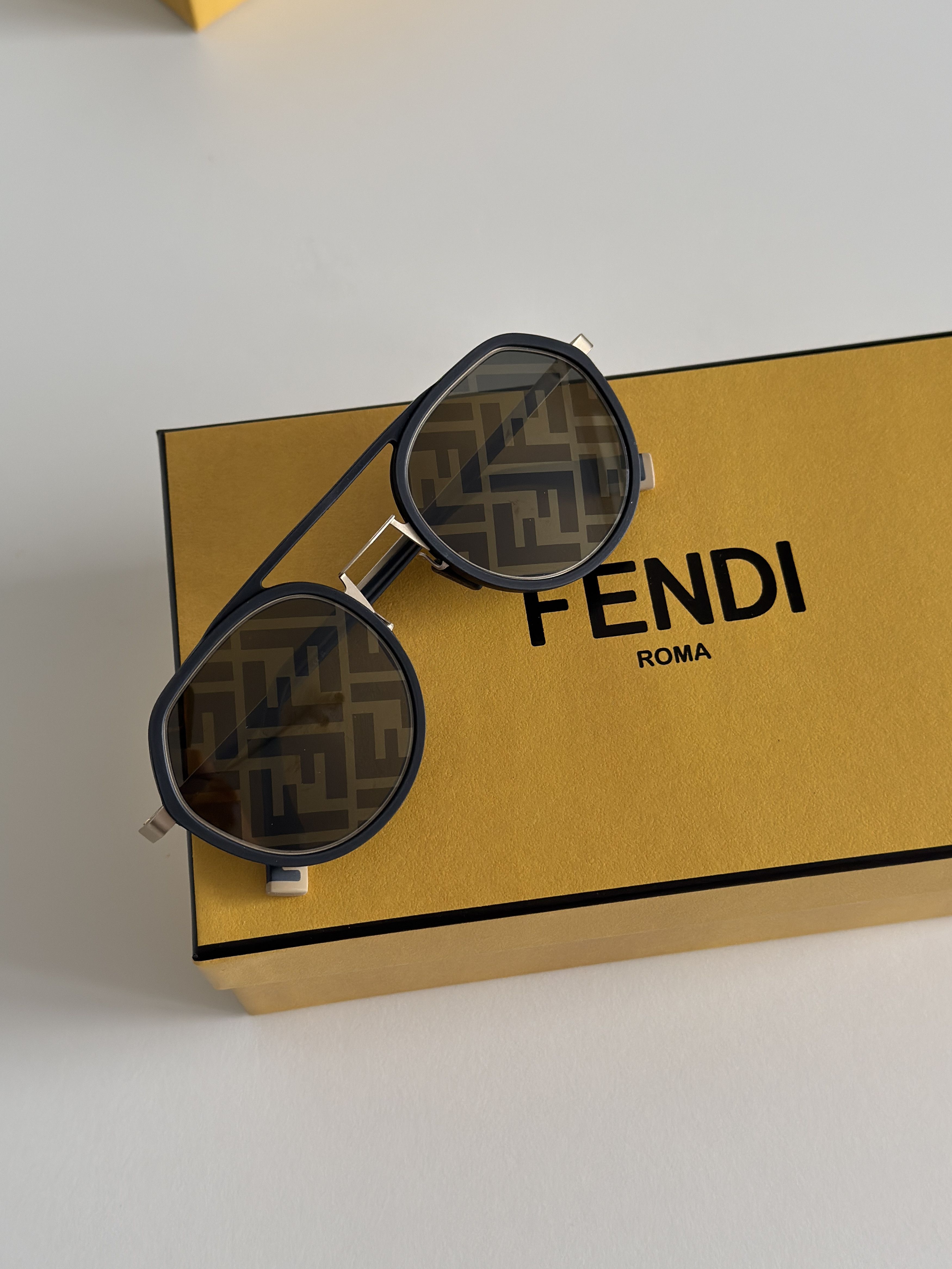 Fendi Fendi Sunglasses Size ONE SIZE - 1 Thumbnail