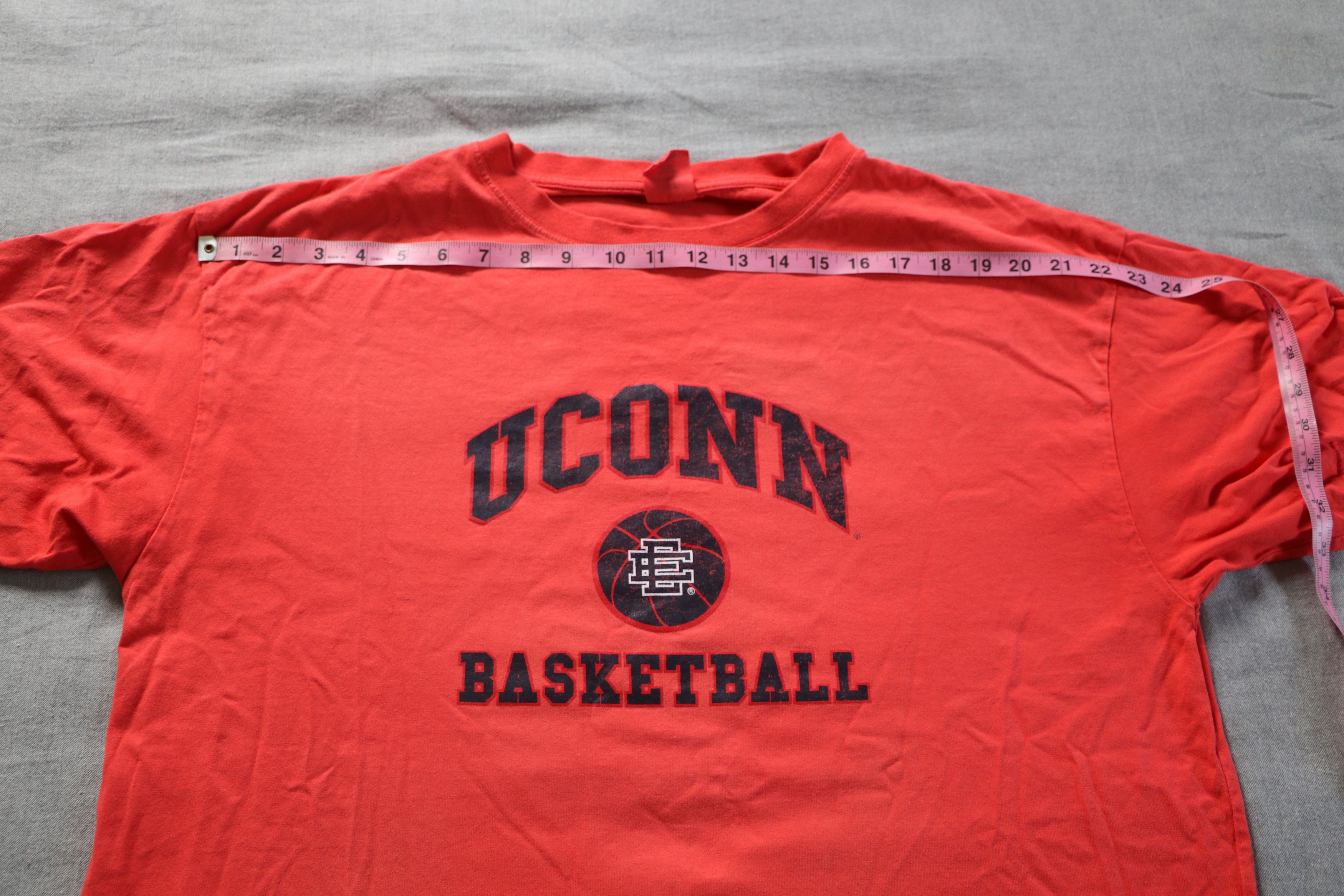 Eric Emanuel Eric Emanuel x UConn T-shirt (rare find) Size US XL / EU 56 / 4 - 6 Thumbnail