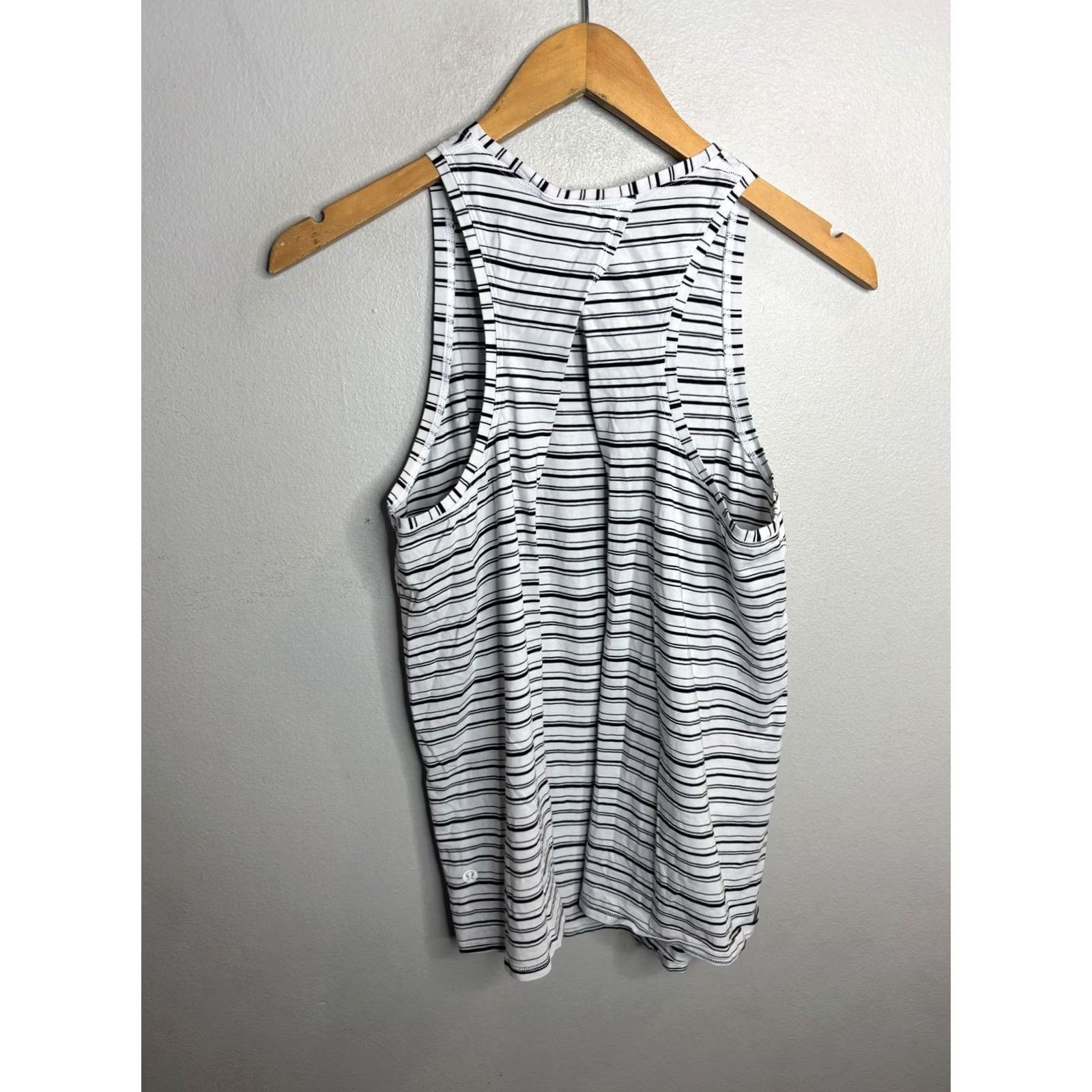 Lululemon Lululemon Tank Womens 6 White Striped Racerback Pima Cotton Yoga Shirt Size M / US 6-8 / IT 42-44 - 4 Thumbnail