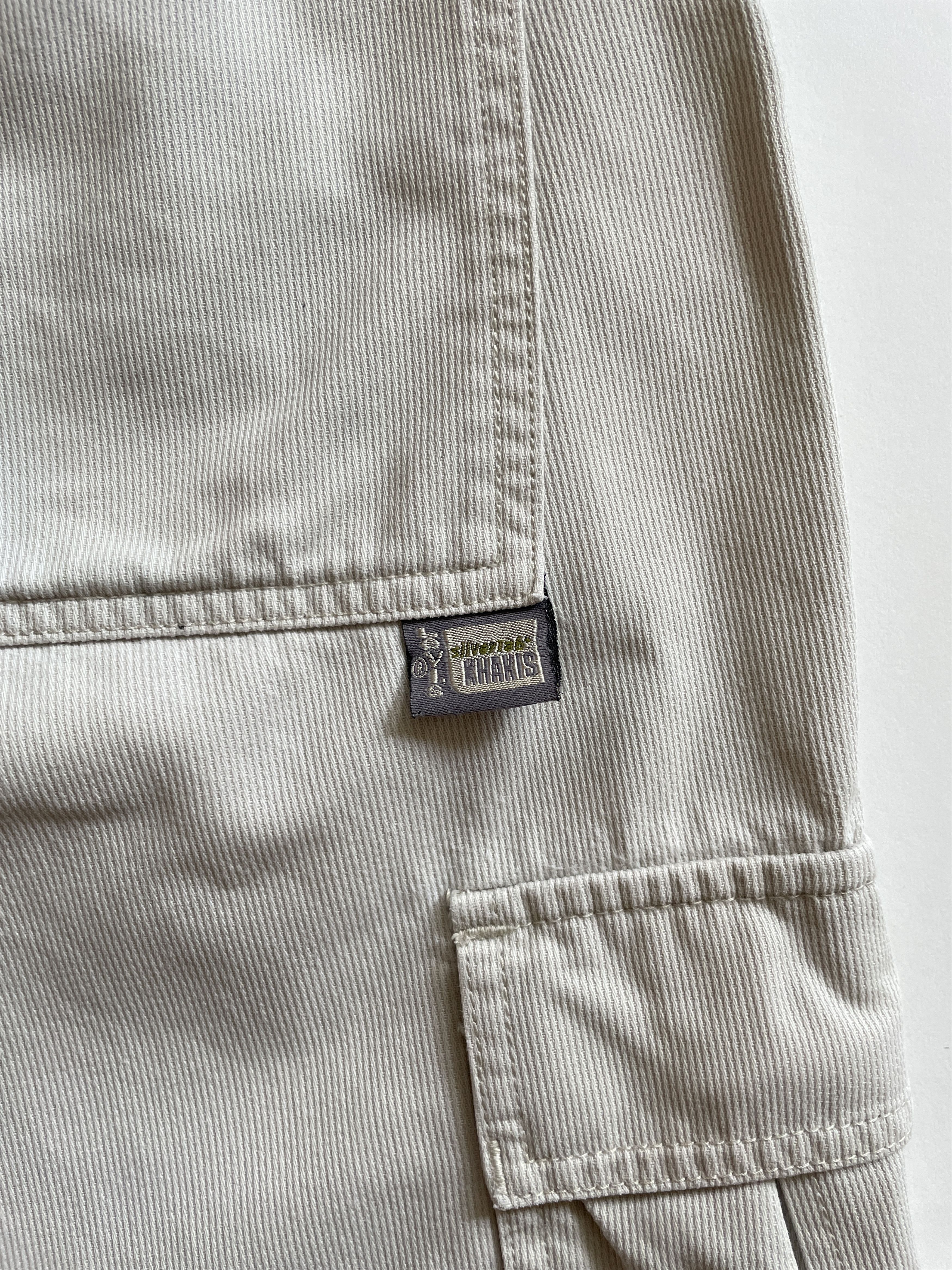 Levi's 2000s Levi's Silver Tab Baggy Off White Khaki Cargo Shorts Size US 32 / EU 48 - 4 Thumbnail