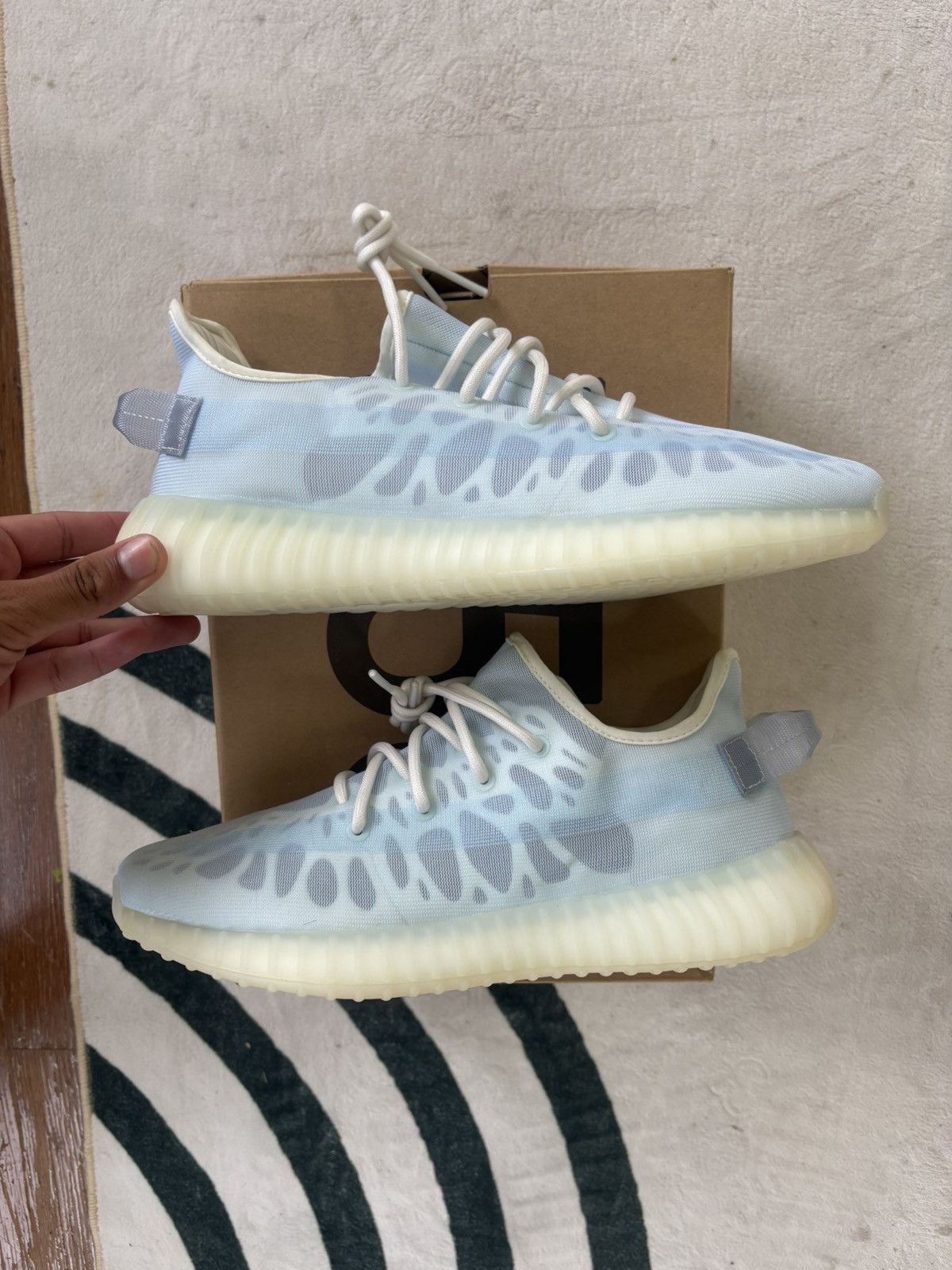 The Row Yeezy Boost 350 V2 Mono ice Size US 11 / EU 44 - 5 Thumbnail