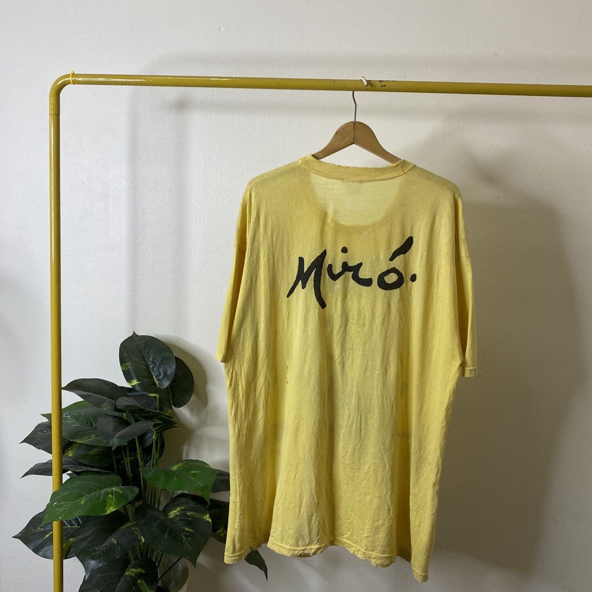 Vintage Vintage 2000 Joan Miró Succ Miro Art T-Shirt Size US XL / EU 56 / 4 - 6 Thumbnail