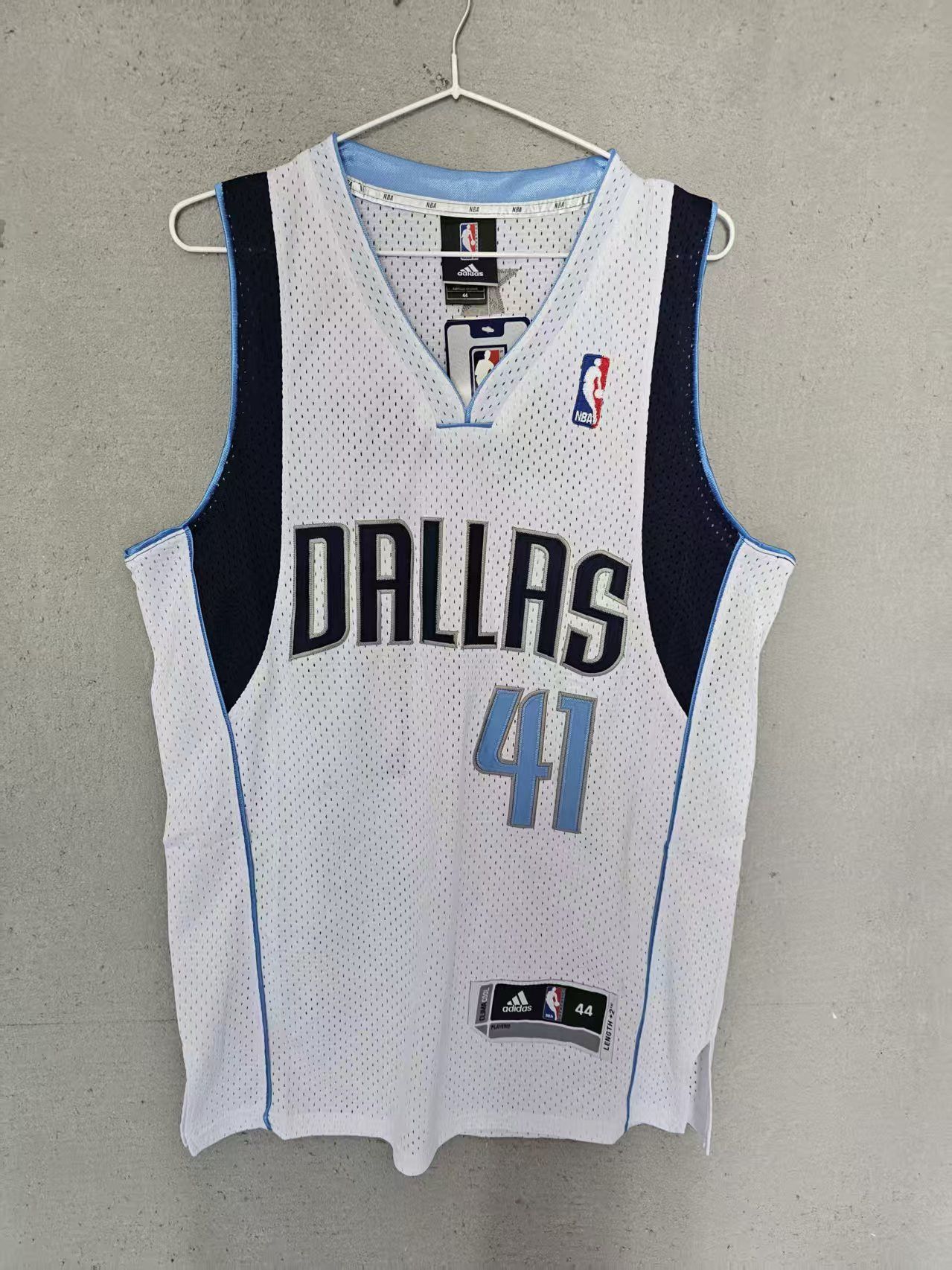 NBA Mavericks 41 Dirk Nowitzki Jersey White Size US M / EU 48-50 / 2 - 1 Thumbnail